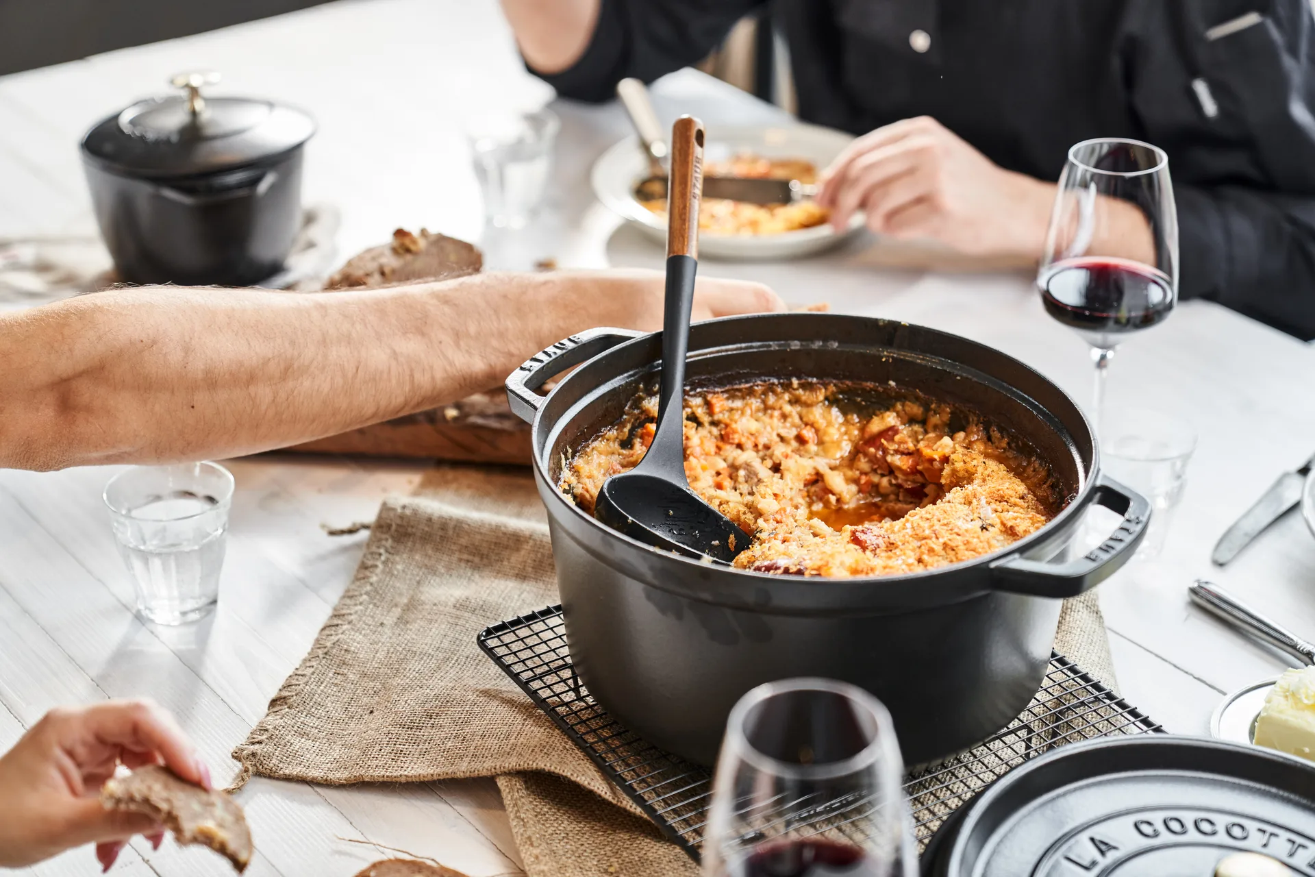 Staub La Cocotte στρογγυλή κατσαρόλα μαντεμένια 8,4 L, Μάυρο STAUB