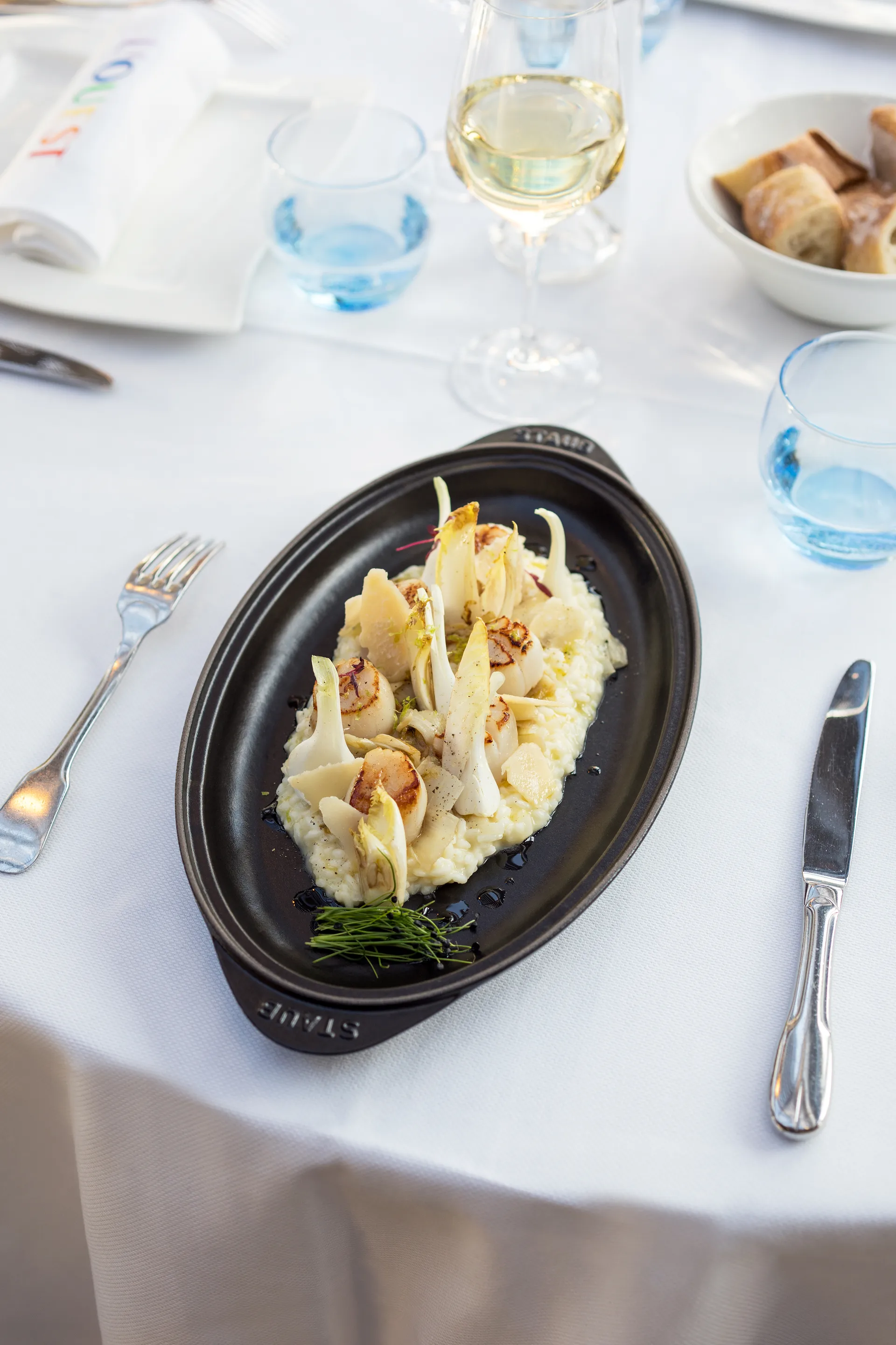 Staub οβάλ πιάτο για ψάρι, μαύρο STAUB