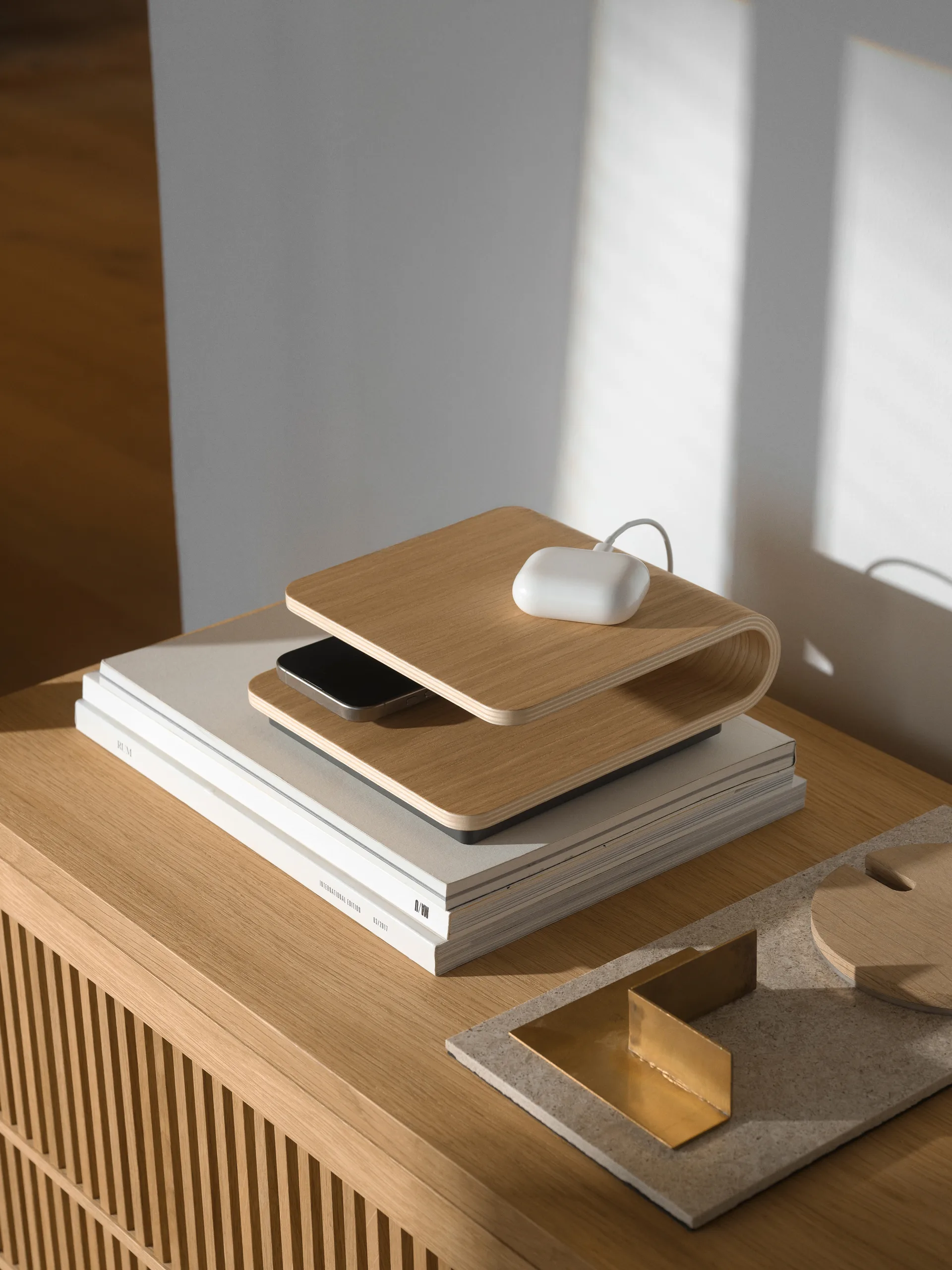 Ro ασύρματος φορτιστής, Oak Stelton
