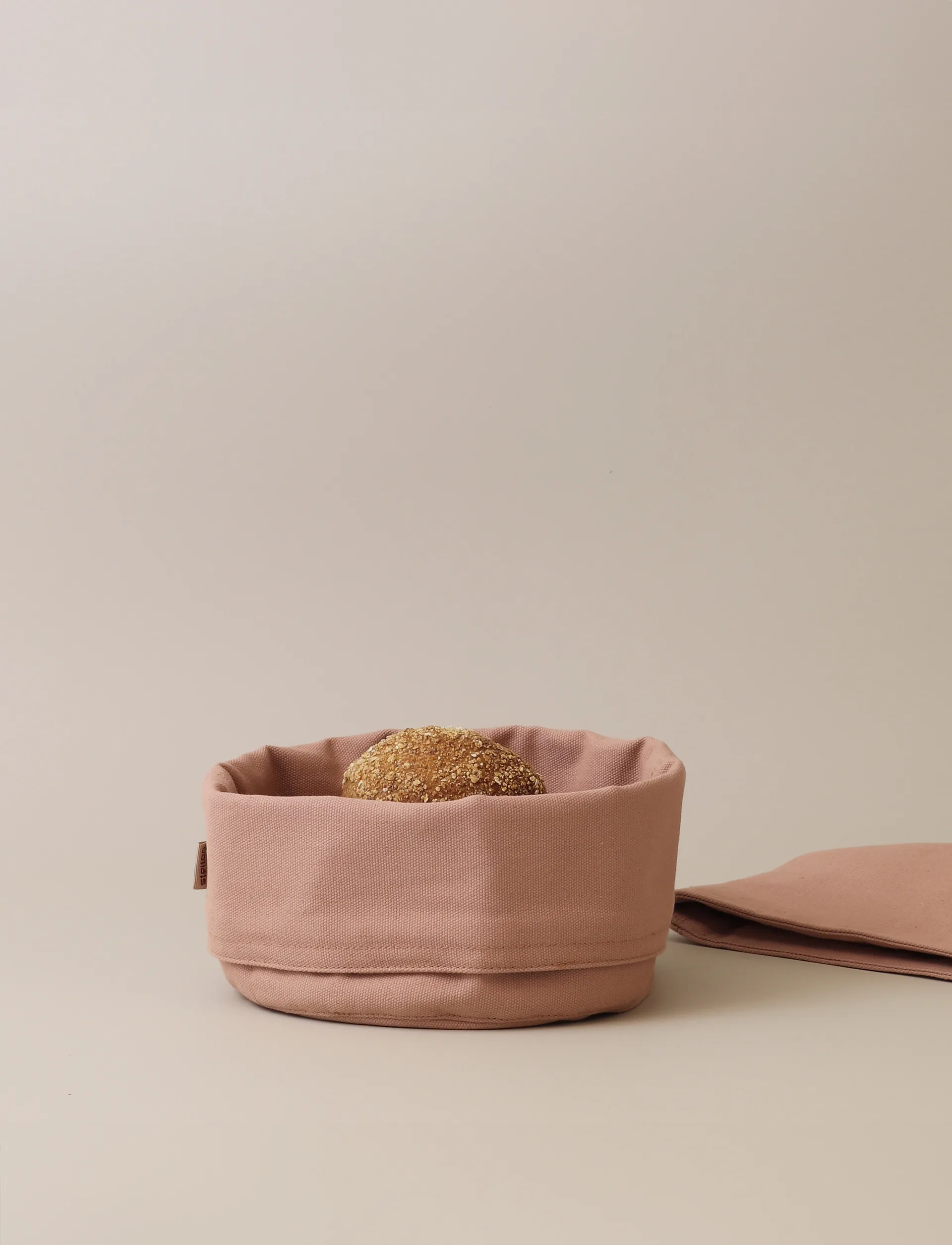 Stelton ψωμιέρα, Heather Stelton