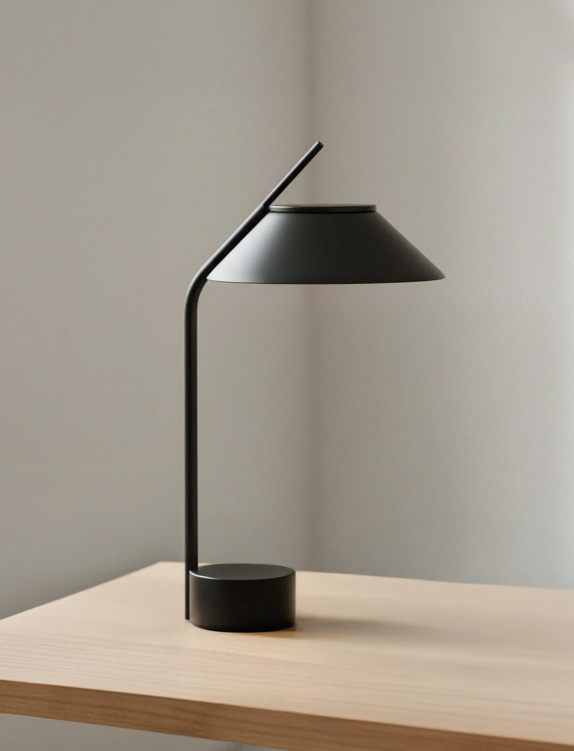 Vinkel LED φορητό επιτραπέζιο φωτιστικό, Black Stelton