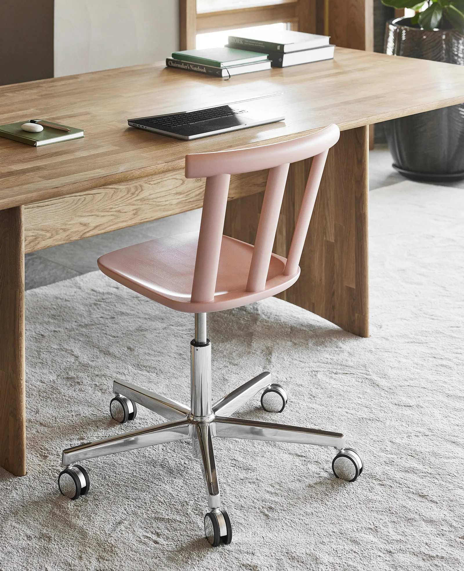 Περιστρεφόμενη καρέκλα Alt από σημύδα με επικαλυμμένο κάθισμα, Vidar 4, 633 ροζ-malva 27 Stolab