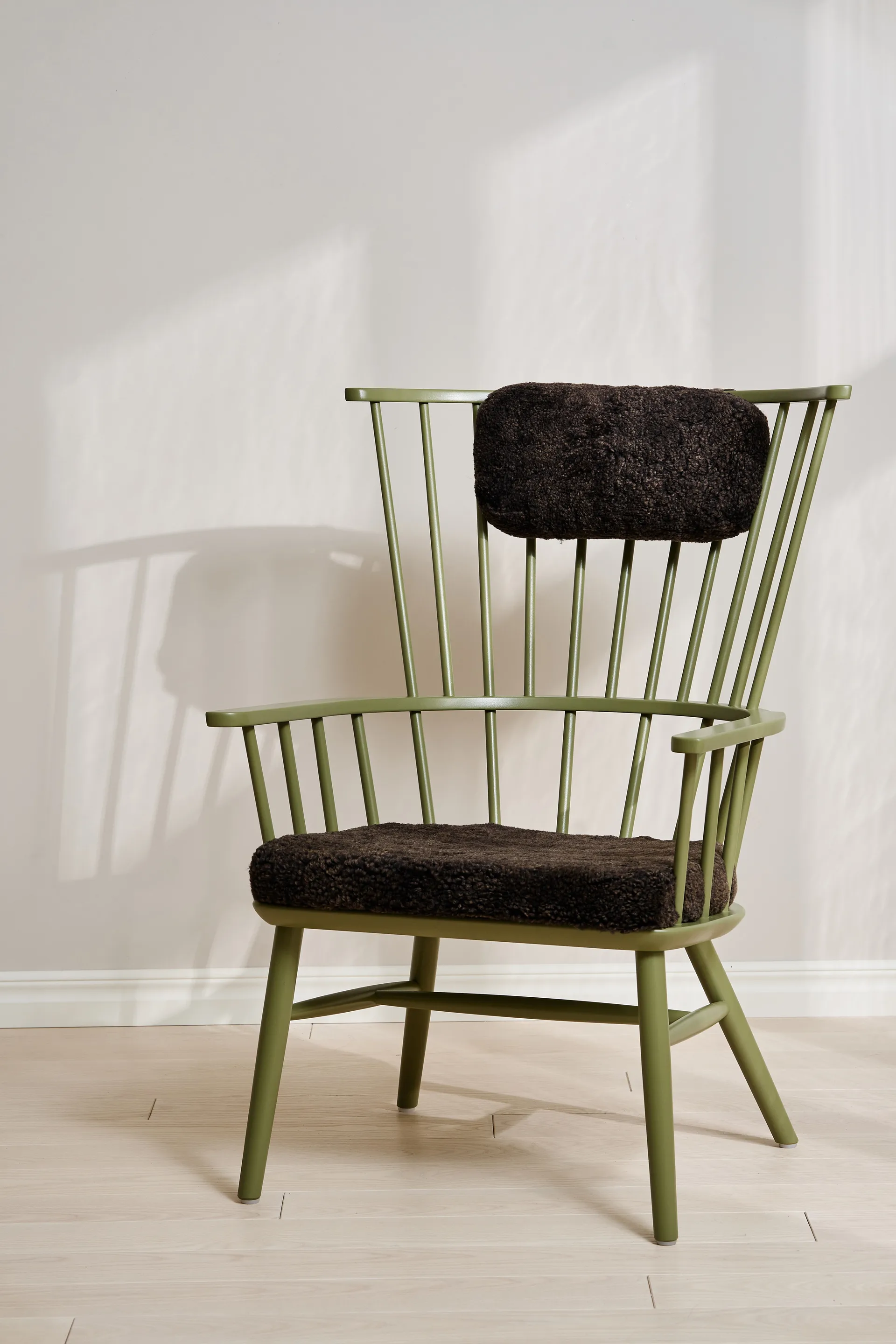 Πολυθρόνα Henriette με μαξιλάρι και μαξιλαράκι αυχένα, Πράσινο της ελιάς-Espresso Stolab