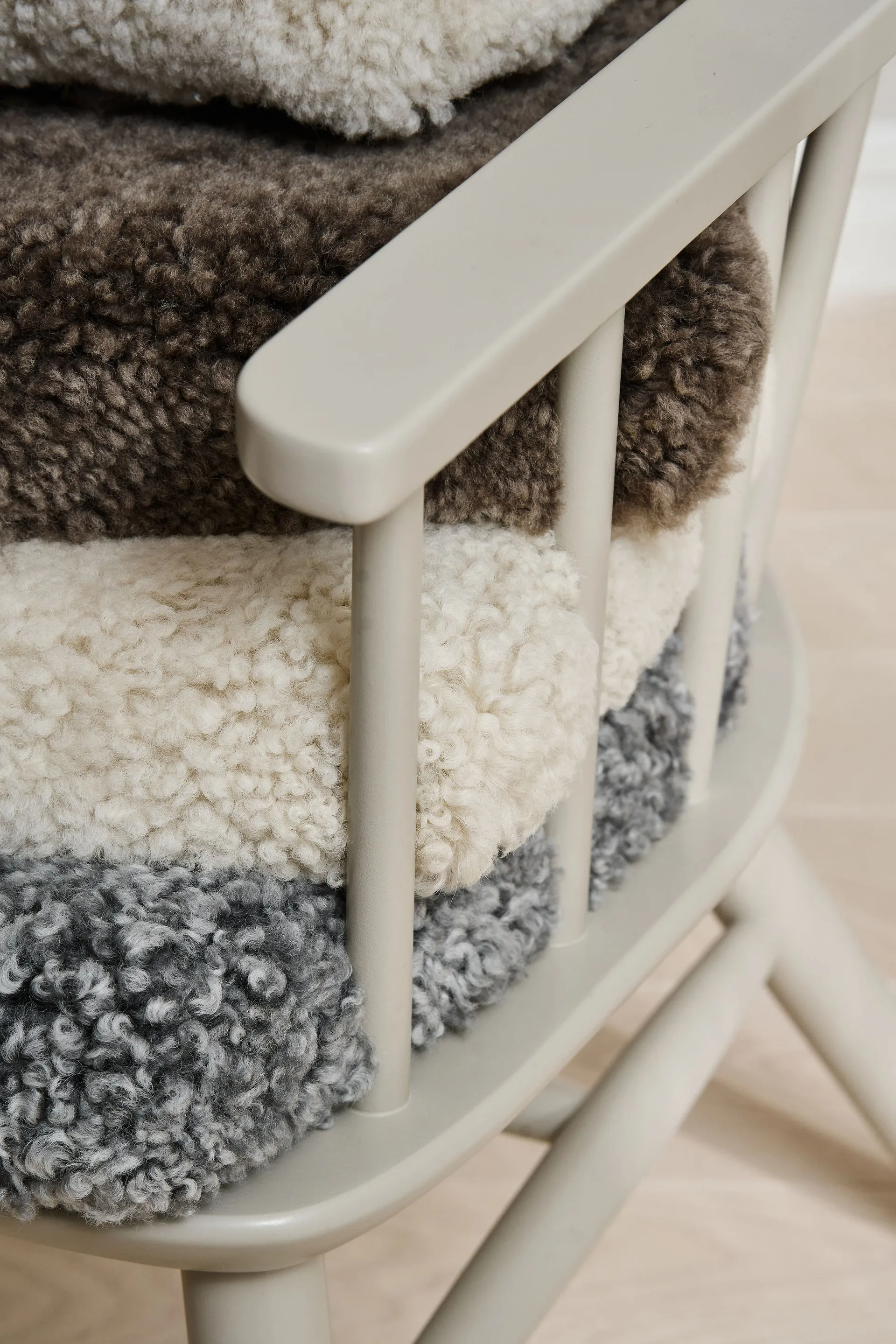 Πολυθρόνα Henriette με μαξιλάρι και μαξιλαράκι αυχένα, Ομίχλη-Moonlight Stolab