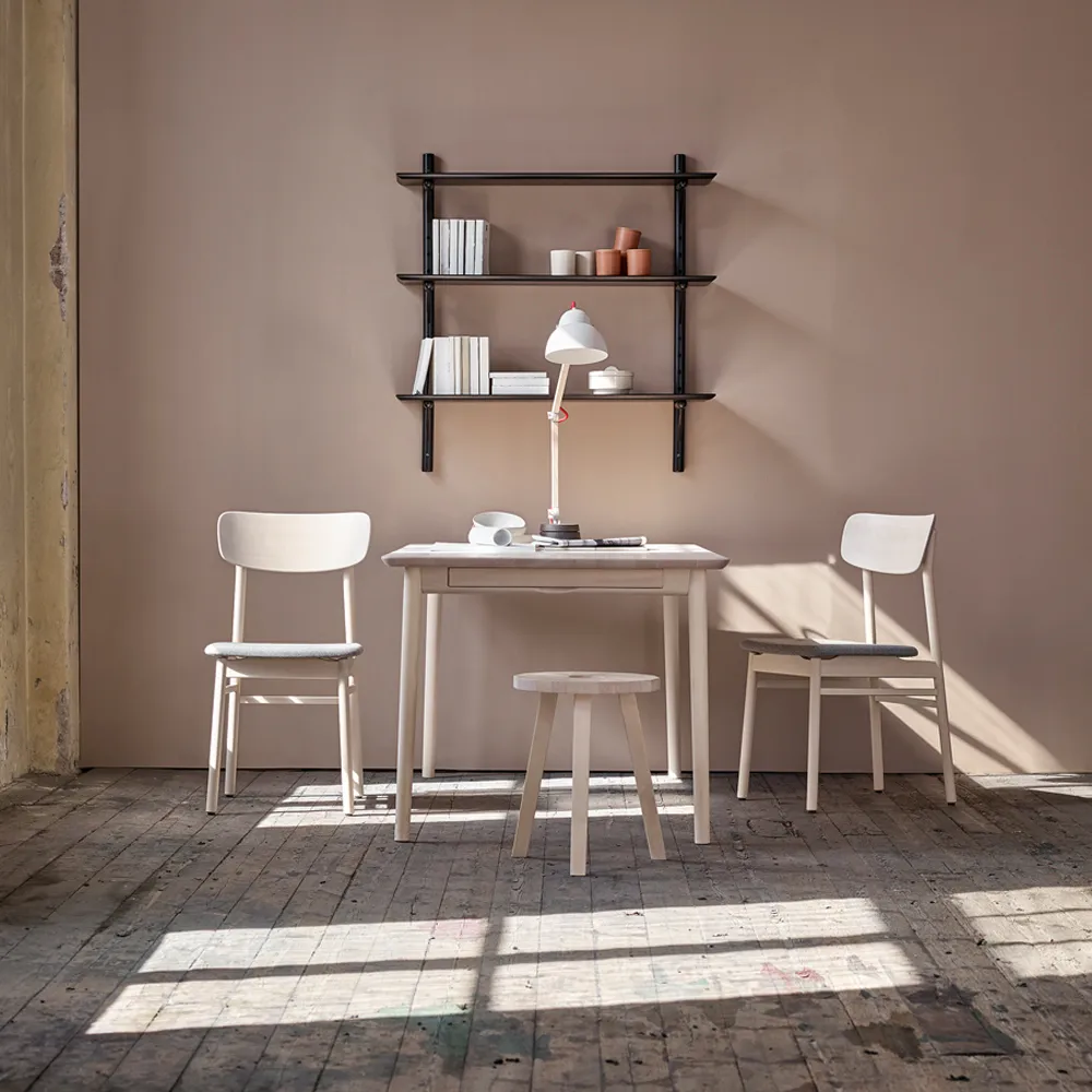 Ράφια Ikon väggshelf, Από σημύδα με ανοιχτή ματ λάκα, βάθος 21 εκ Stolab