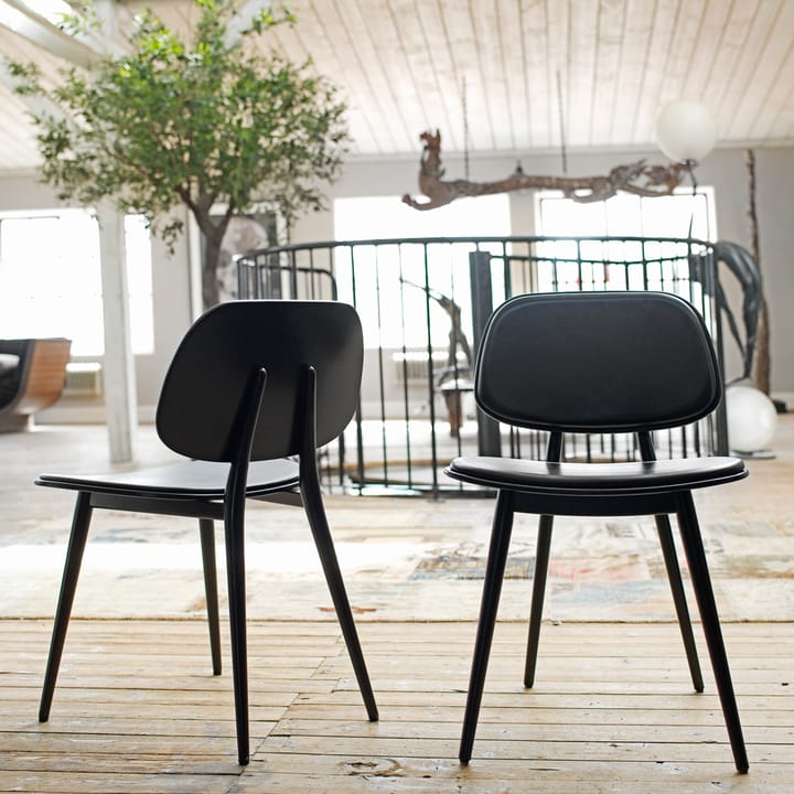 Καρέκλα, My Chair, Δέρμα μαύρο. Βάση από σημύδα με μαύρη λάκα Stolab