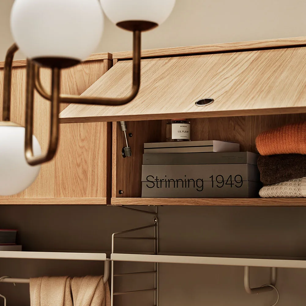 Ντουλάπι String με αναδιπλούμενη πόρτα, Φλαμουριά μαύρο βερνίκι, 78x30 cm String