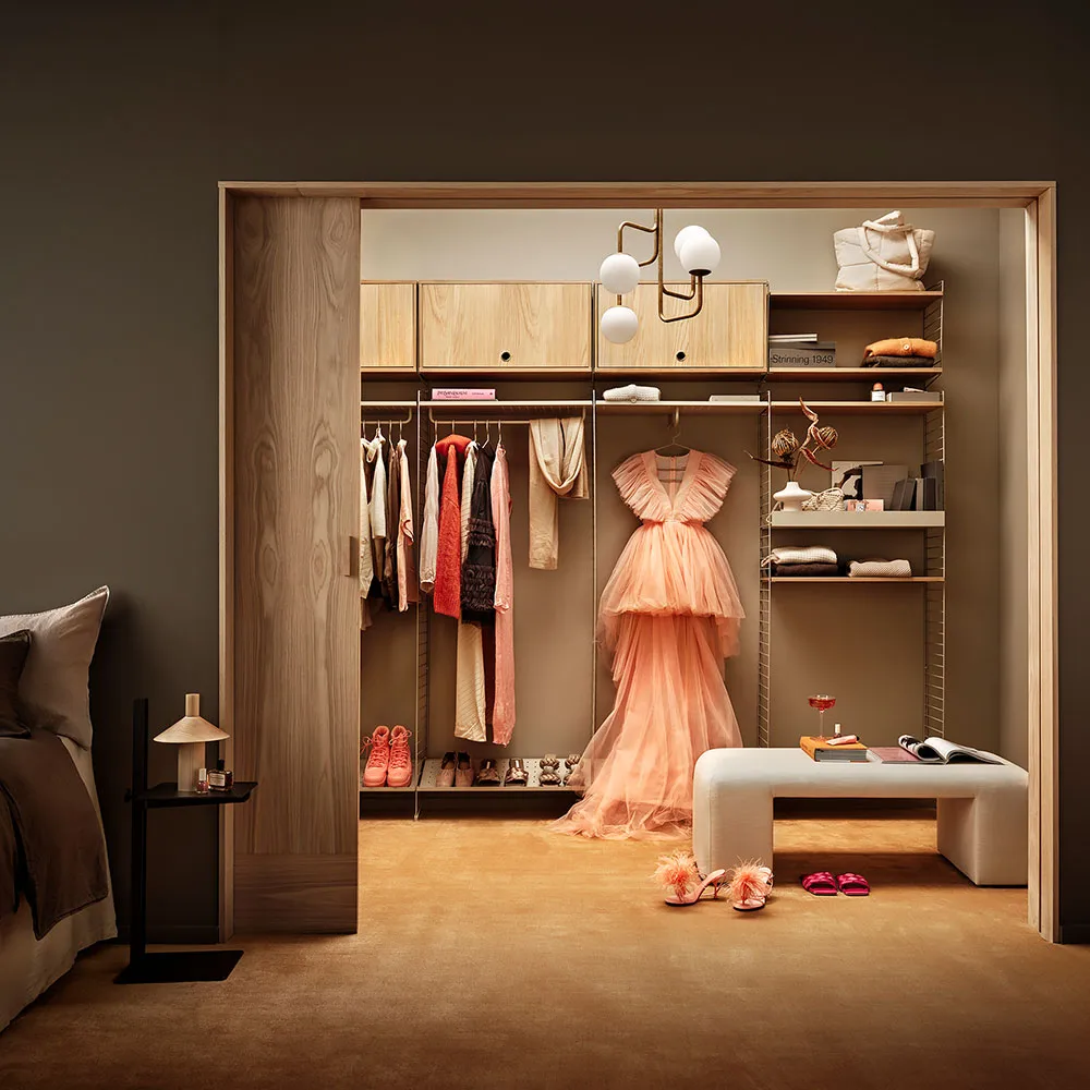 Ντουλάπι String με αναδιπλούμενη πόρτα, Φλαμουριά μαύρο βερνίκι, 78x30 cm String