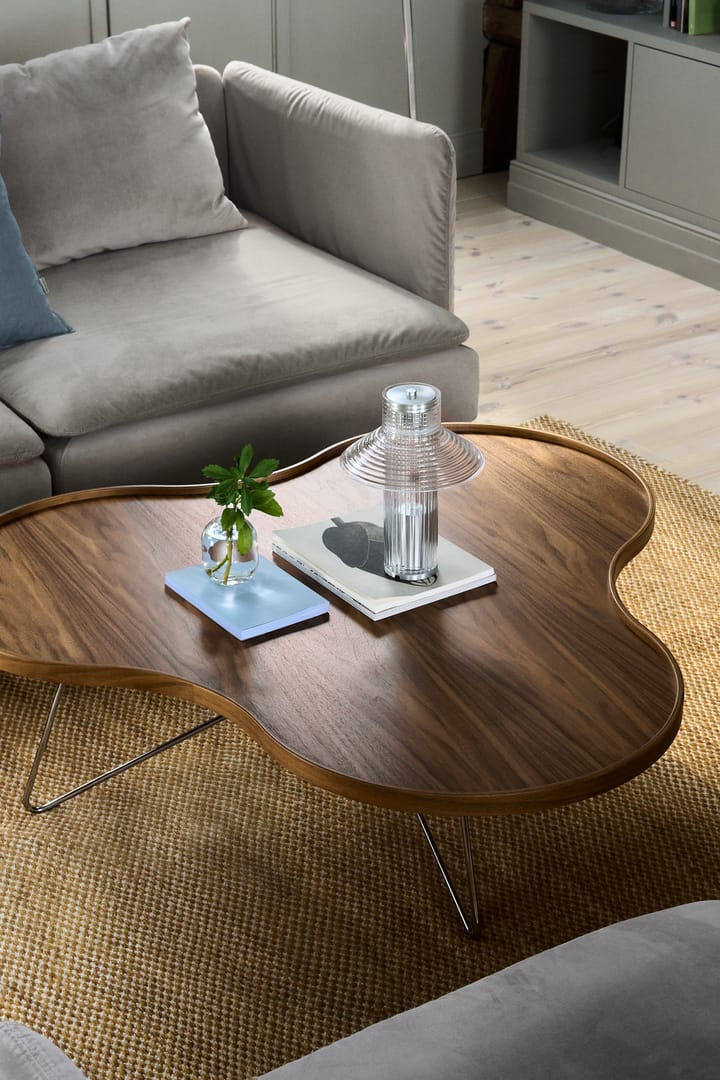 Flower mono τραπέζι Special Edition 107x114 εκ., Ύψος 39 εκ. – βαμμένο καρύδι – επιχρωμιωμένο ατσάλι Swedese