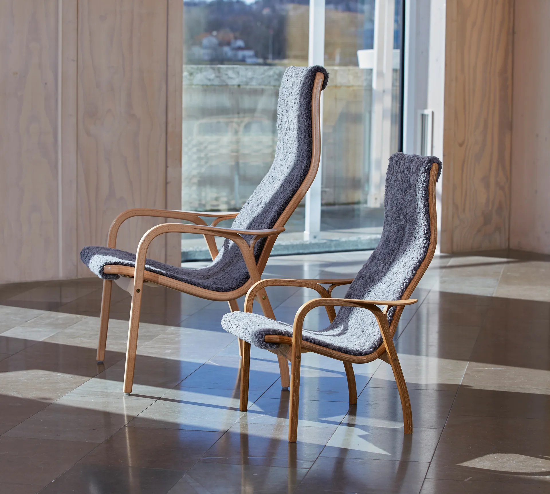 Lamini παιδική πολυθρόνα λακαρισμένη οξιά/δέρμα προβάτου, Γκρι της Σκανδιναβίας (γκρι) Swedese