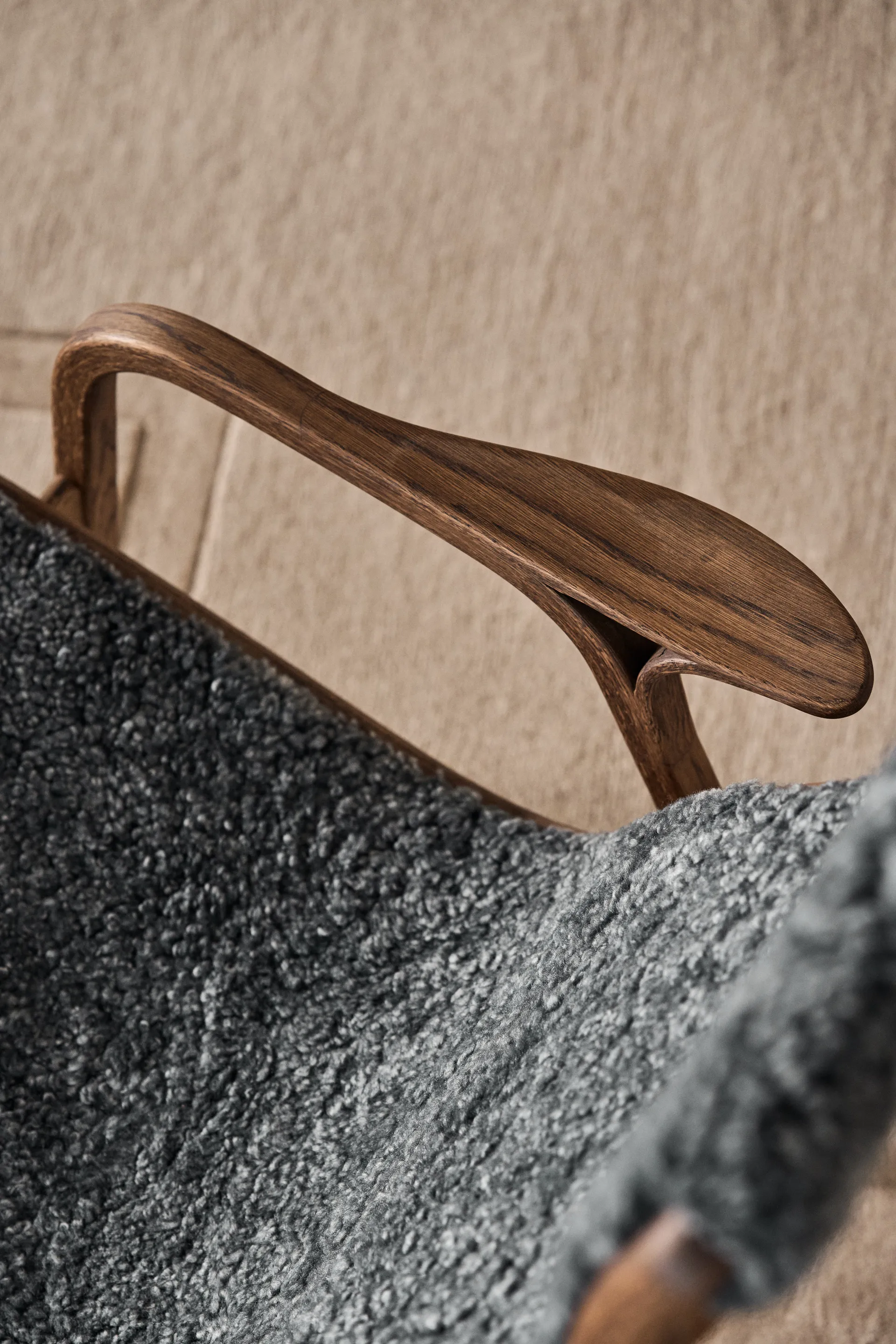 Lamino πολυθρόνα δρυς/sheepskin Special Edition, Rubio Monocoat Chocolate-Charcoal Swedese