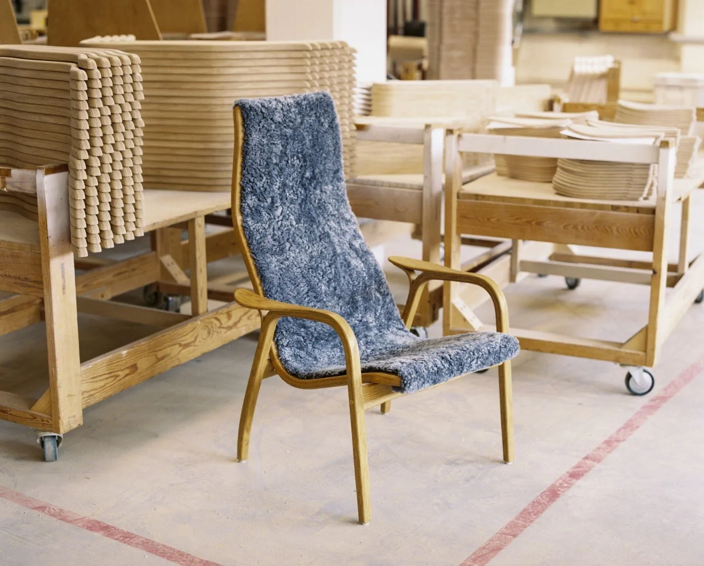 Lamino πολυθρόνα λακαρισμένη οξιά/δέρμα προβάτου, Αστροφεγγιά (μπεζ) Swedese