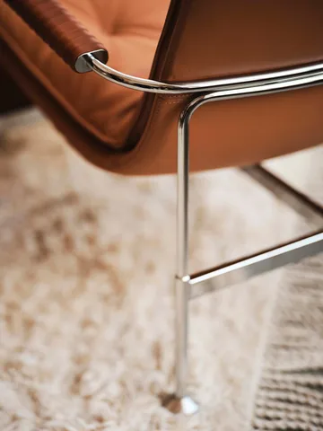 Πολυθρόνα Serpentine - Δέρμα Elmo Soft Ανοιχτό καφέ-χρώμιο-Tärnsjö Cognac   - Swedese