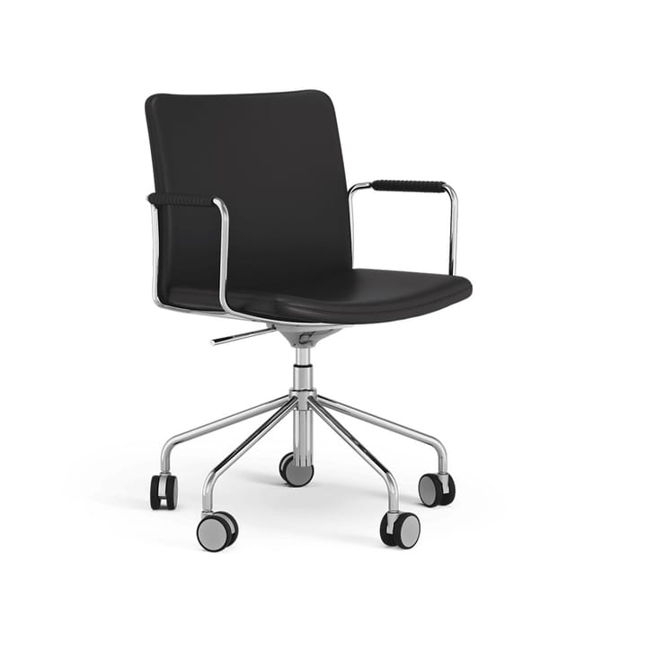 Η καρέκλα γραφείου Stella μπορεί να ανυψωθεί/χαμηλώσει με κλίση - Μαύρο δέρμα elmosoft 99999, βάση χρωμίου, δερμάτινα υποβραχιόνια, εύκαμπτη πλάτη - Swedese