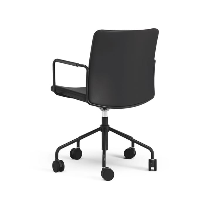 Η καρέκλα γραφείου Stella μπορεί να ανυψωθεί/χαμηλώσει με κλίση - Μαύρο δέρμα elmosoft 99999, μαύρη βάση, εύκαμπτη πλάτη - Swedese