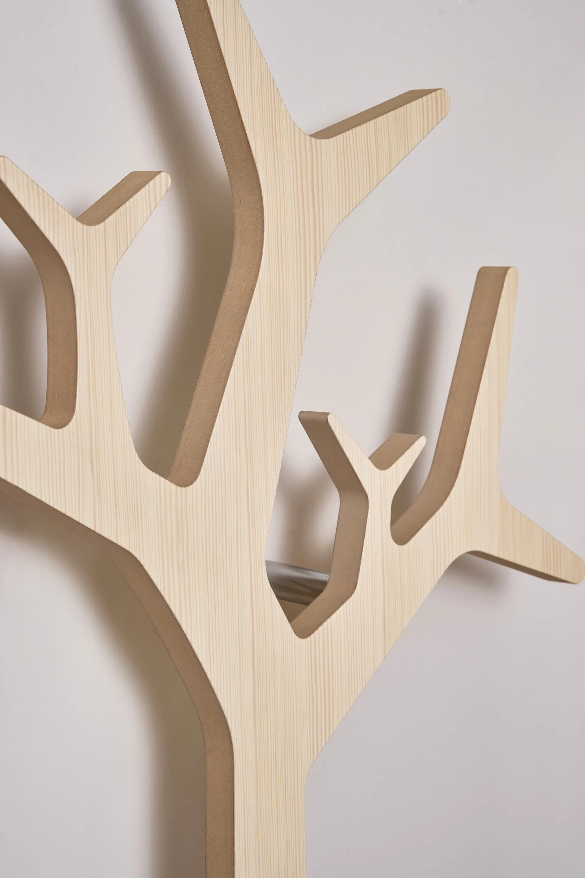 Κρεμάστρα τοίχου Tree wall Special Edition 194 εκ., Λευκή φινιρισμένη πεύκη Swedese