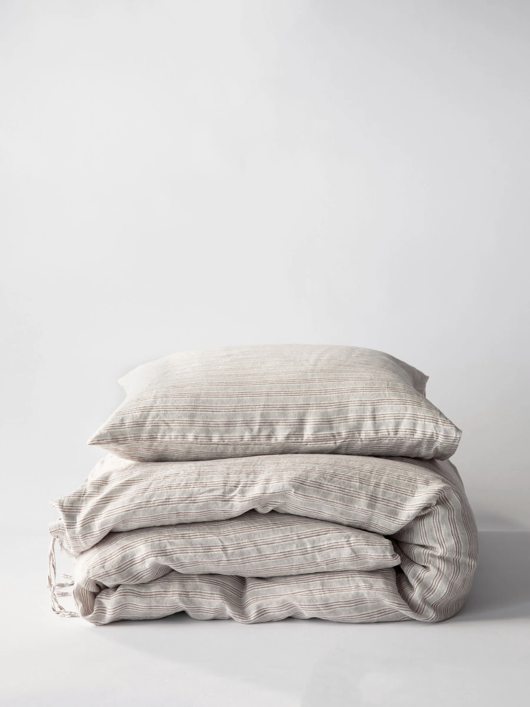 Παπλωματοθήκη από λινό 150x200 εκ, Ρίγα σε χρώμα φουντουκιού Tell Me More