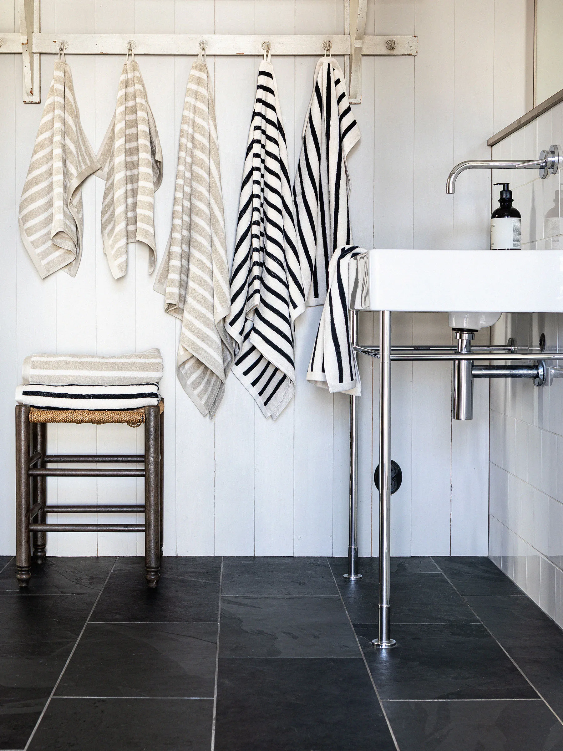 Πετσέτα μπάνιου Bonnie 70x140 εκ., Μάυρο Tell Me More