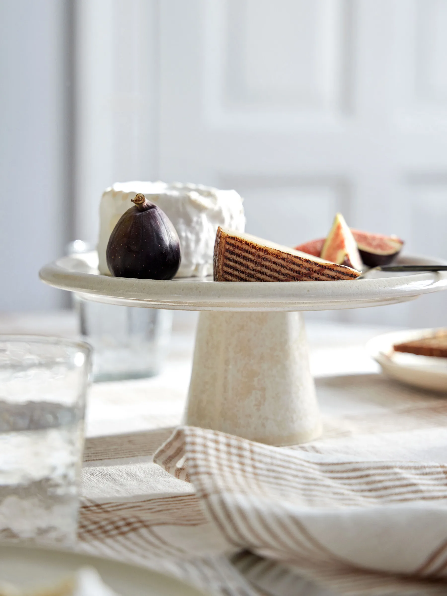 Πιατέλα για τούρτα Granada, Cream, Ø26x11 εκ. Tell Me More