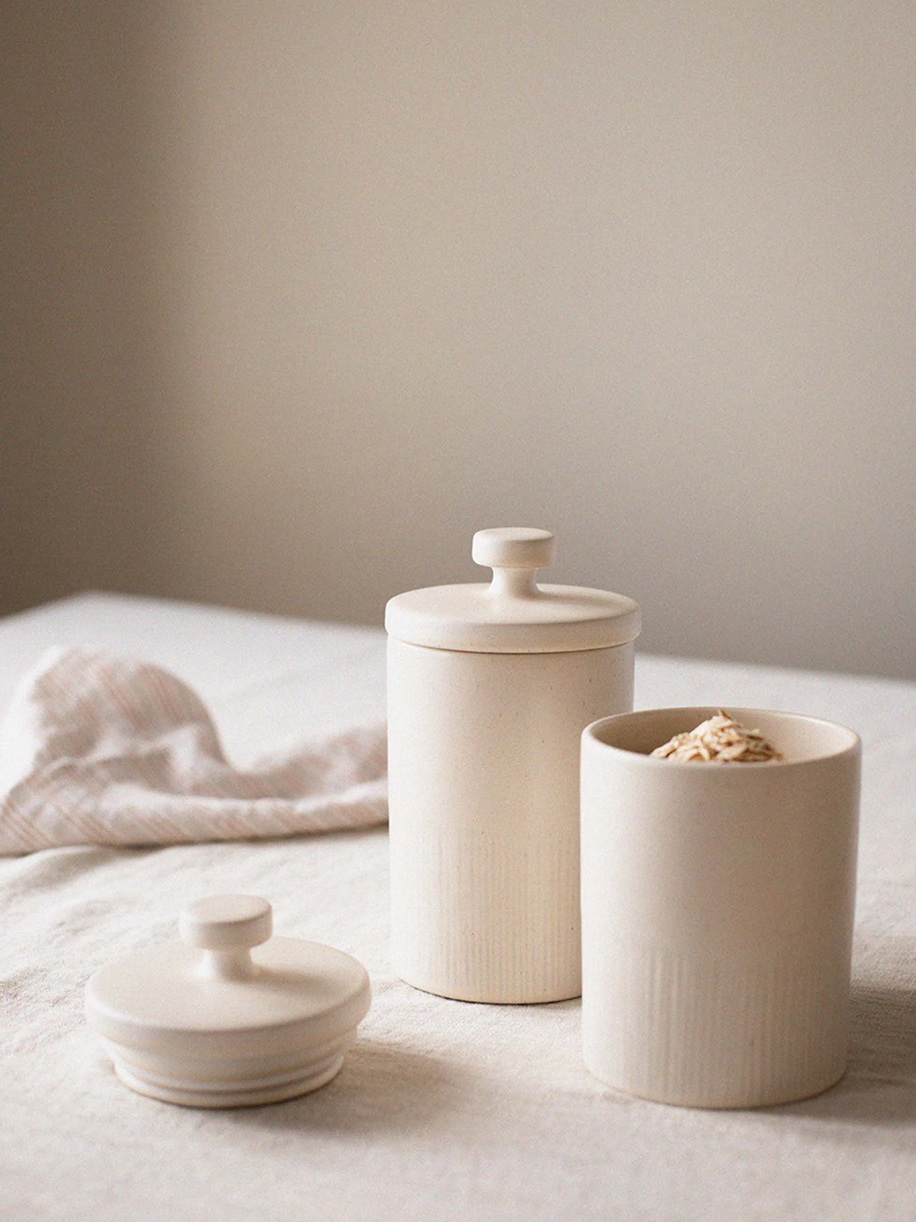 Palermo δοχείο με καπάκι, Offwhite, medium 1,1 L Tell Me More