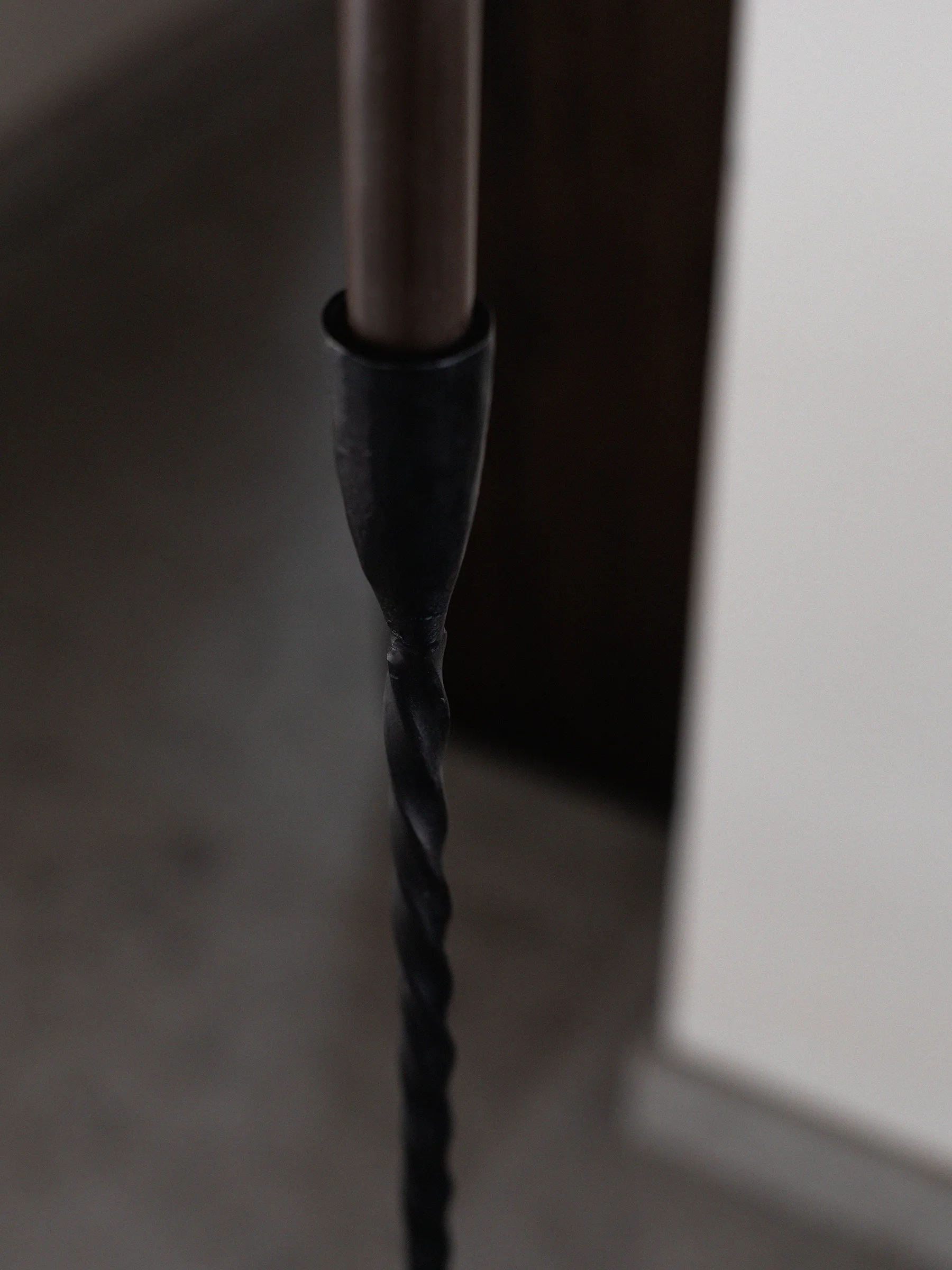 Twist κηροπήγιο δαπέδου 80 cm, Μάυρο Tell Me More