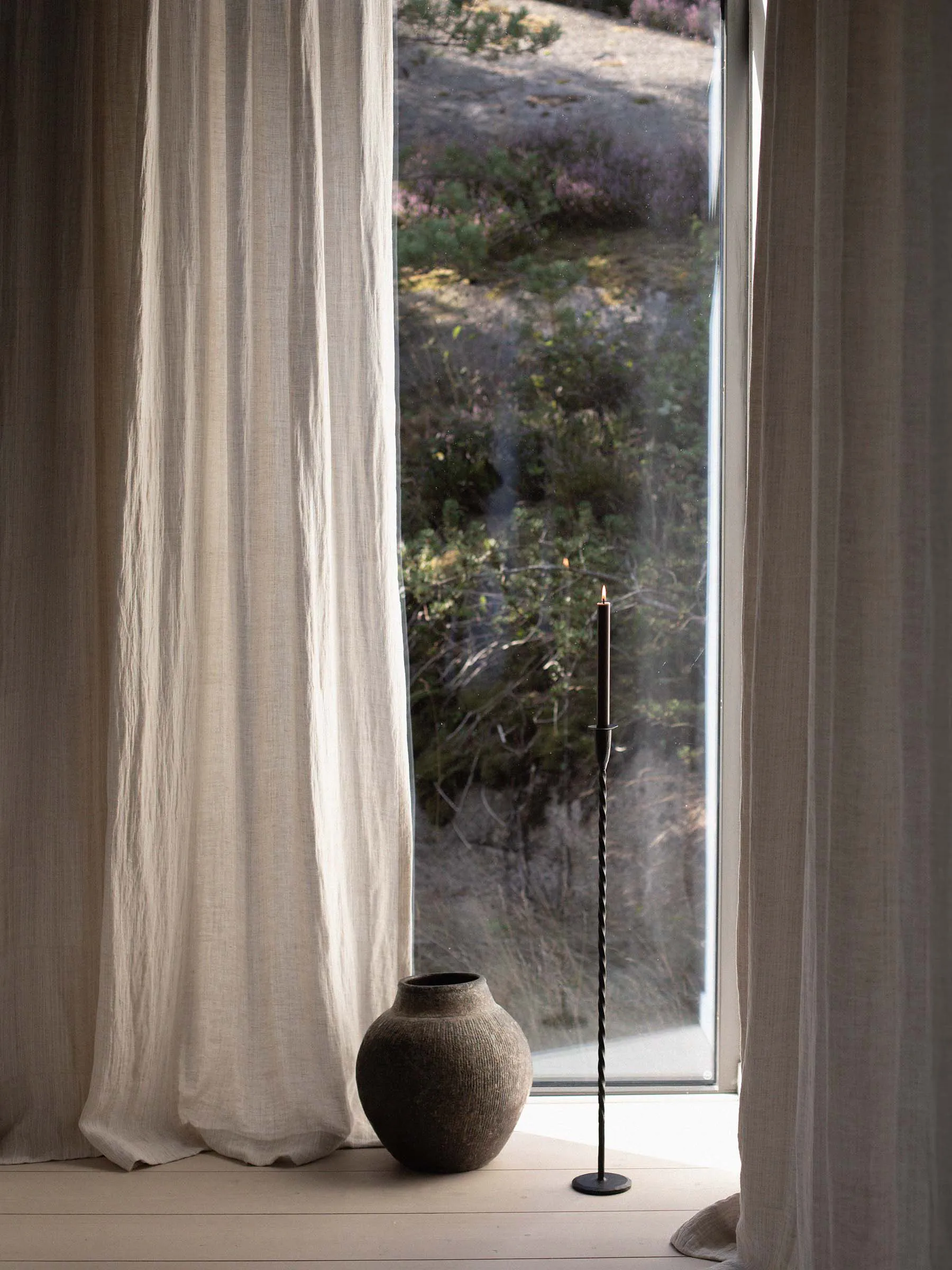 Twist κηροπήγιο δαπέδου 80 cm, Μάυρο Tell Me More