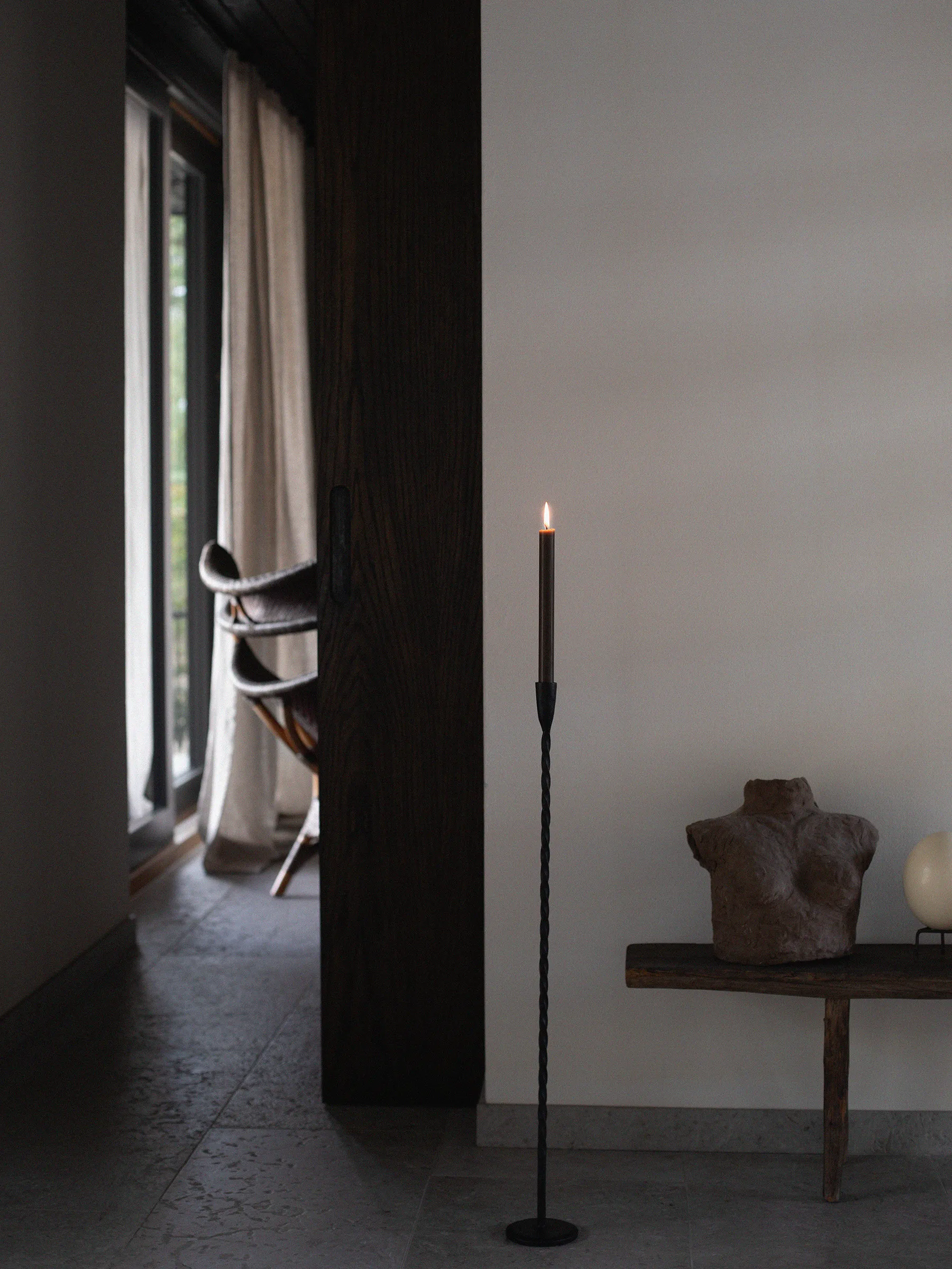 Twist κηροπήγιο δαπέδου 80 cm, Μάυρο Tell Me More