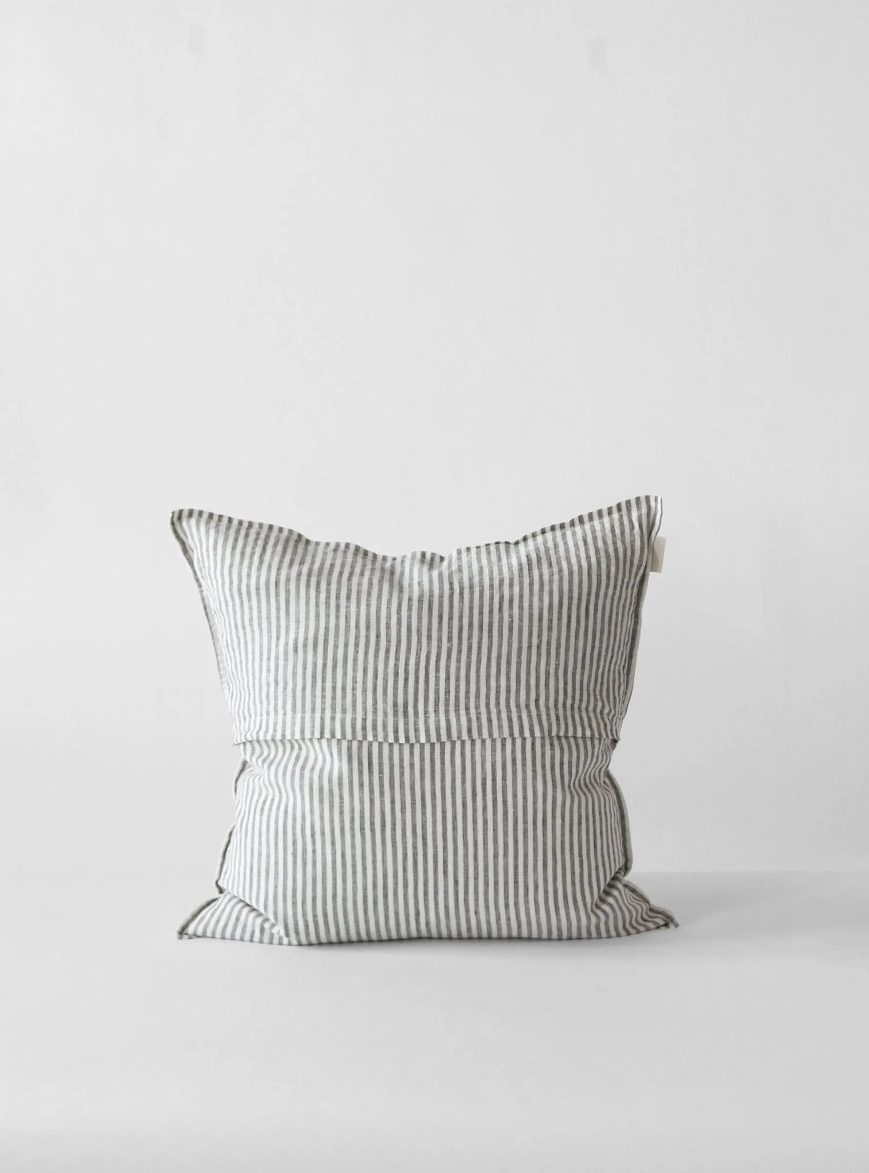 Washed linen διακοσμητική μαξιλαροθήκη 50x50 εκ., Γκρι-λευκό Tell Me More