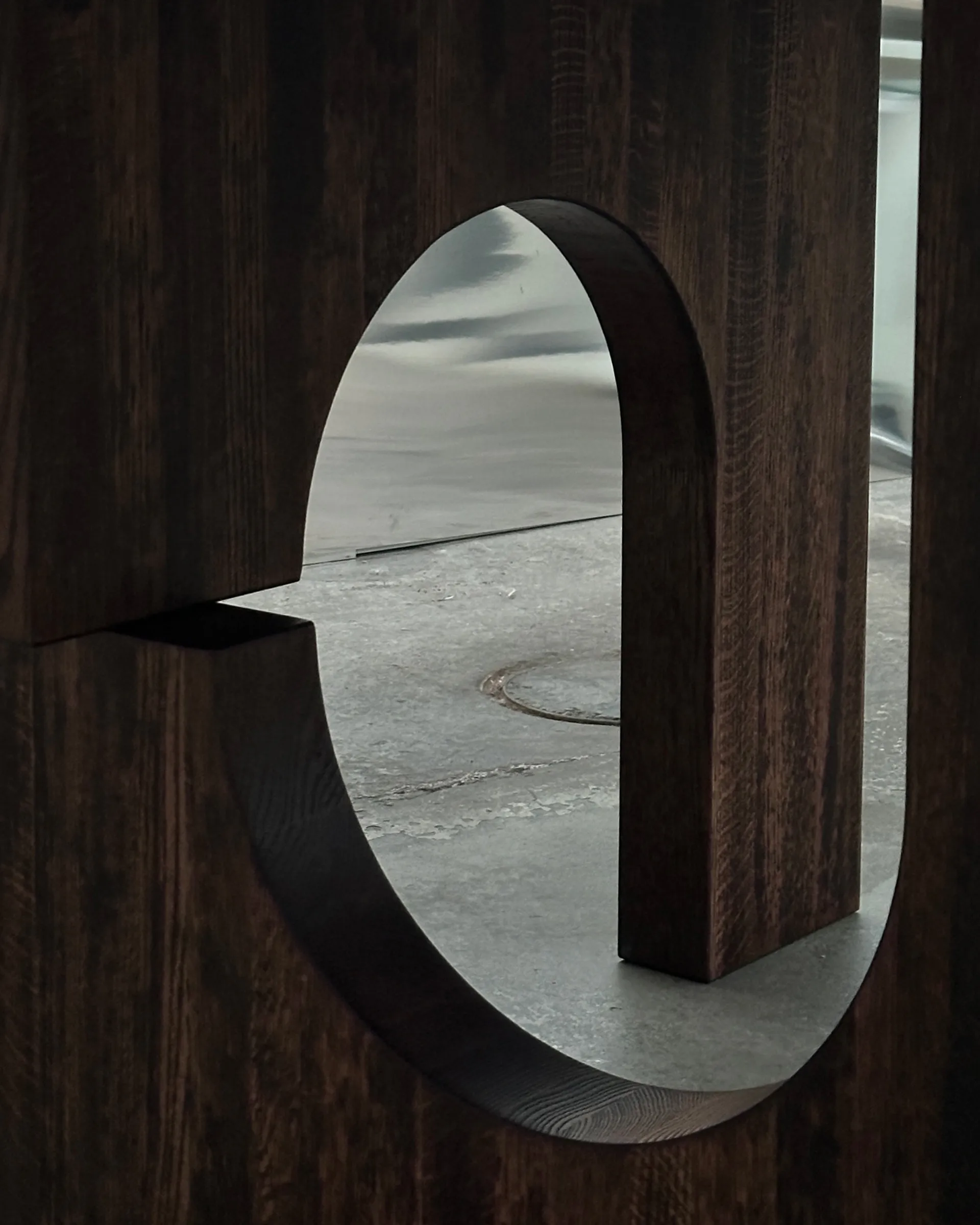 Sanders τραπεζαρία Ø160 εκ., Σκούρα βαμμένη kαρυδιά
 Tinted