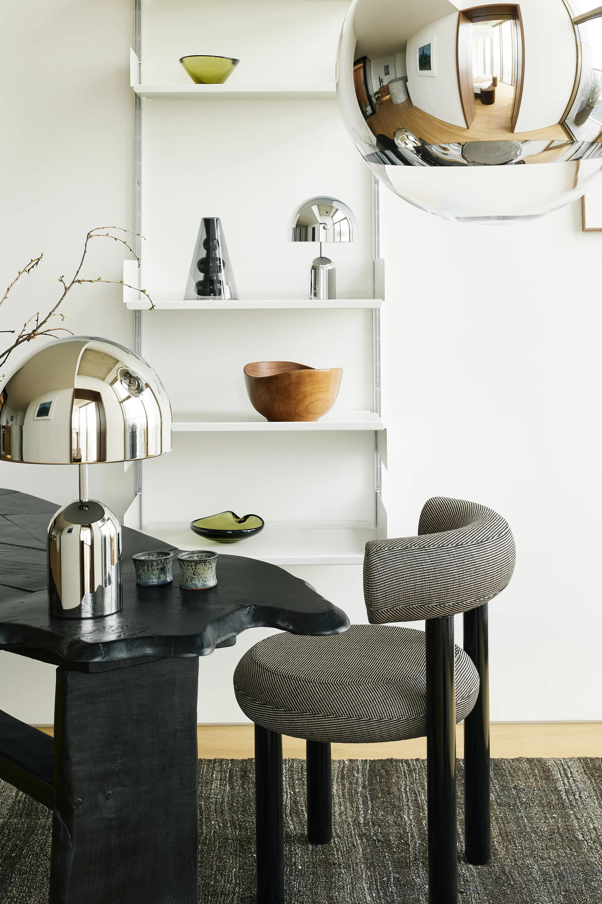 Bell φορητό επιτραπέζιο φωτιστικό LED 28 cm, Silver Tom Dixon