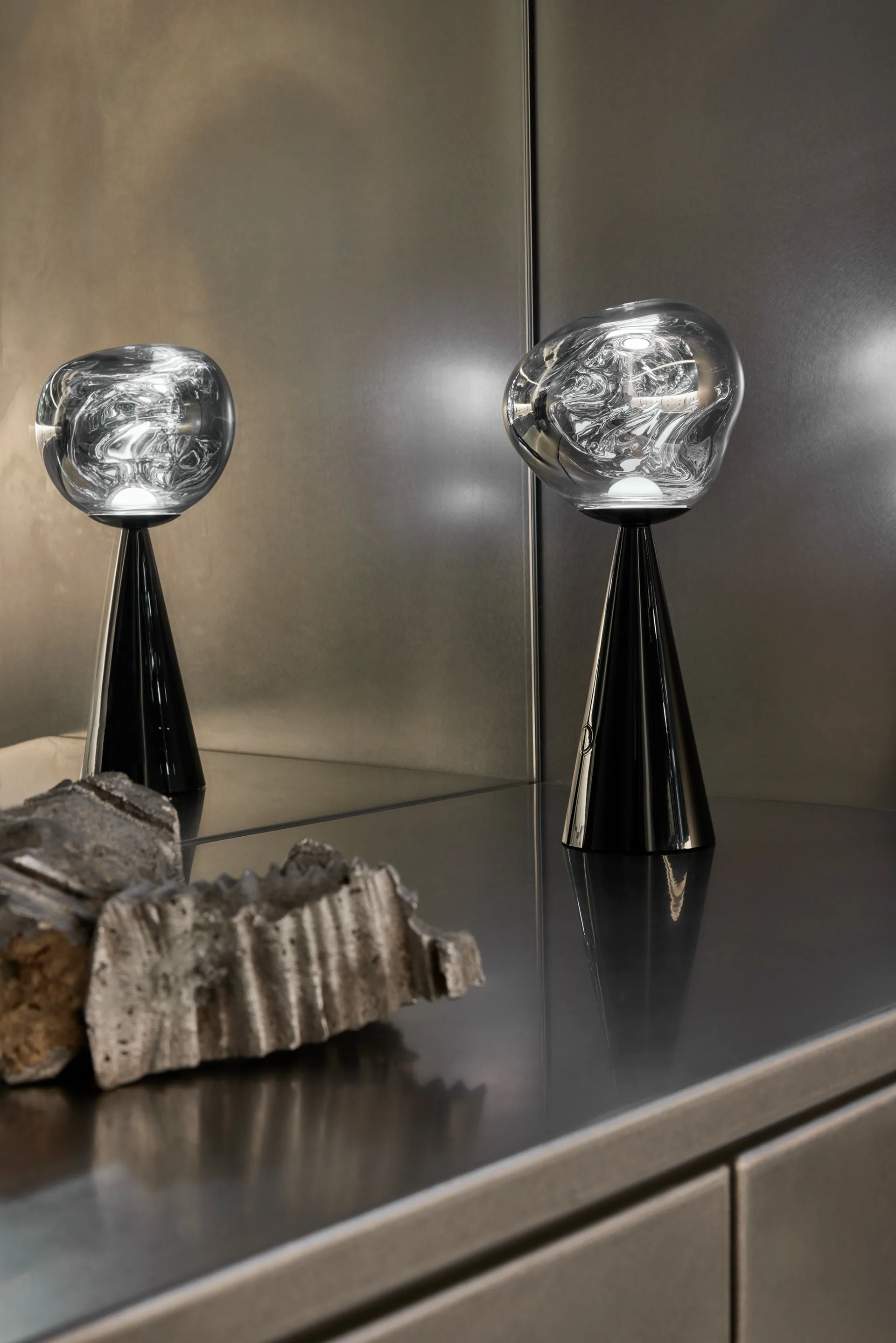 Melt φορητό επιτραπέζιο φωτιστικό LED 28.5 cm, Μαύρο Tom Dixon