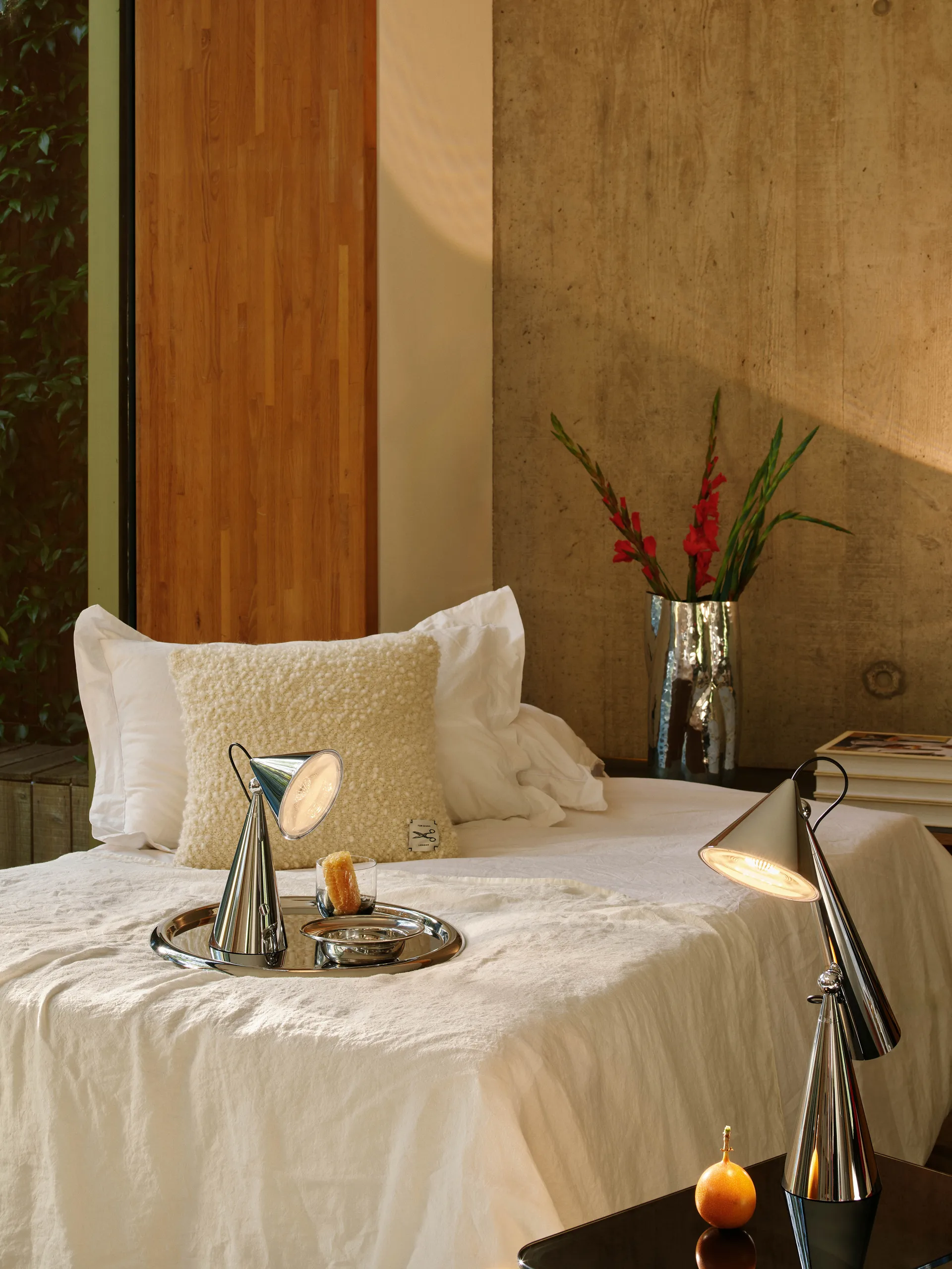 Pose Portable LED επιτραπέζιο φωτιστικό, Silver Tom Dixon