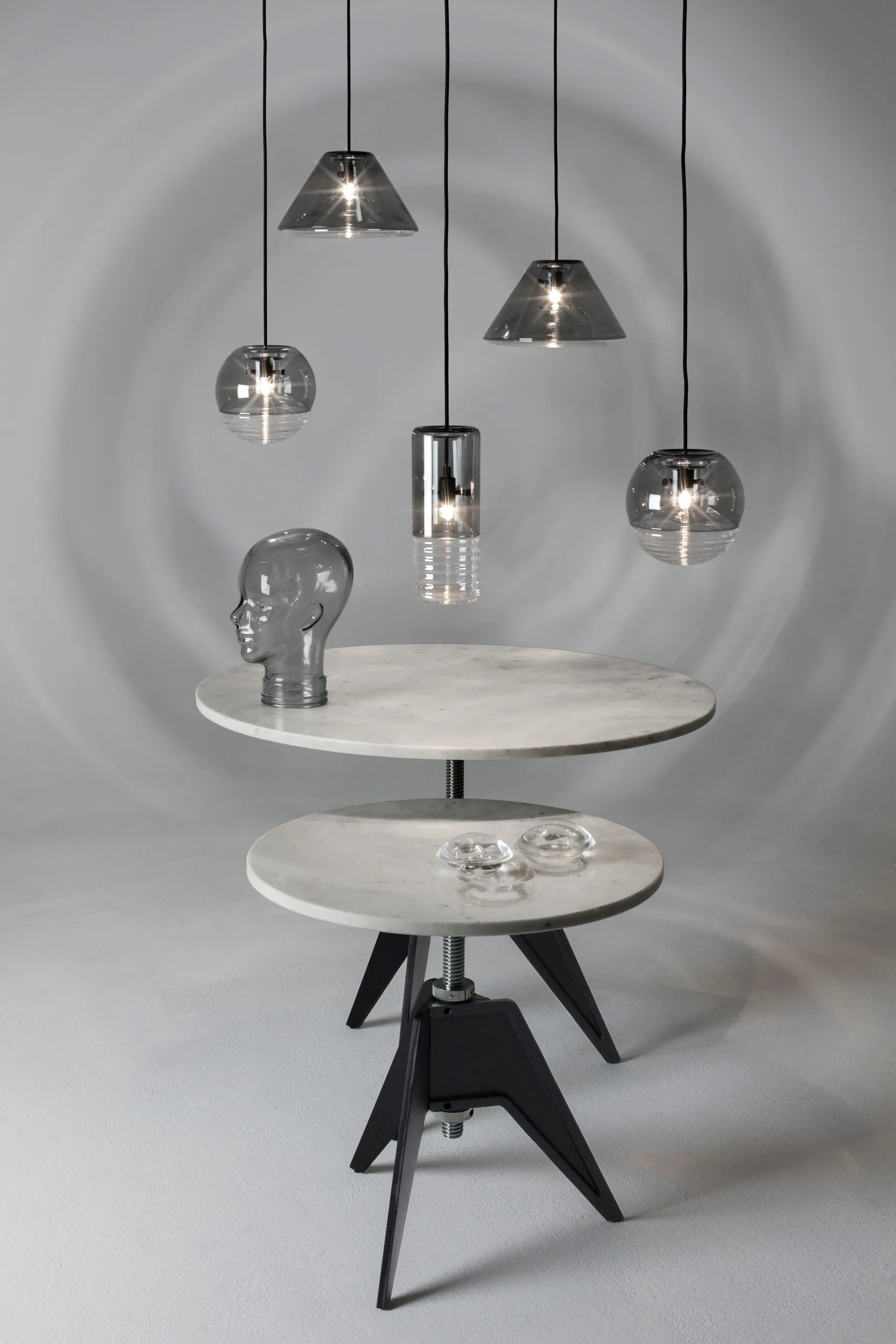 Τραπέζι καφέ Screw Ø90 cm, White marble-cast iron Tom Dixon