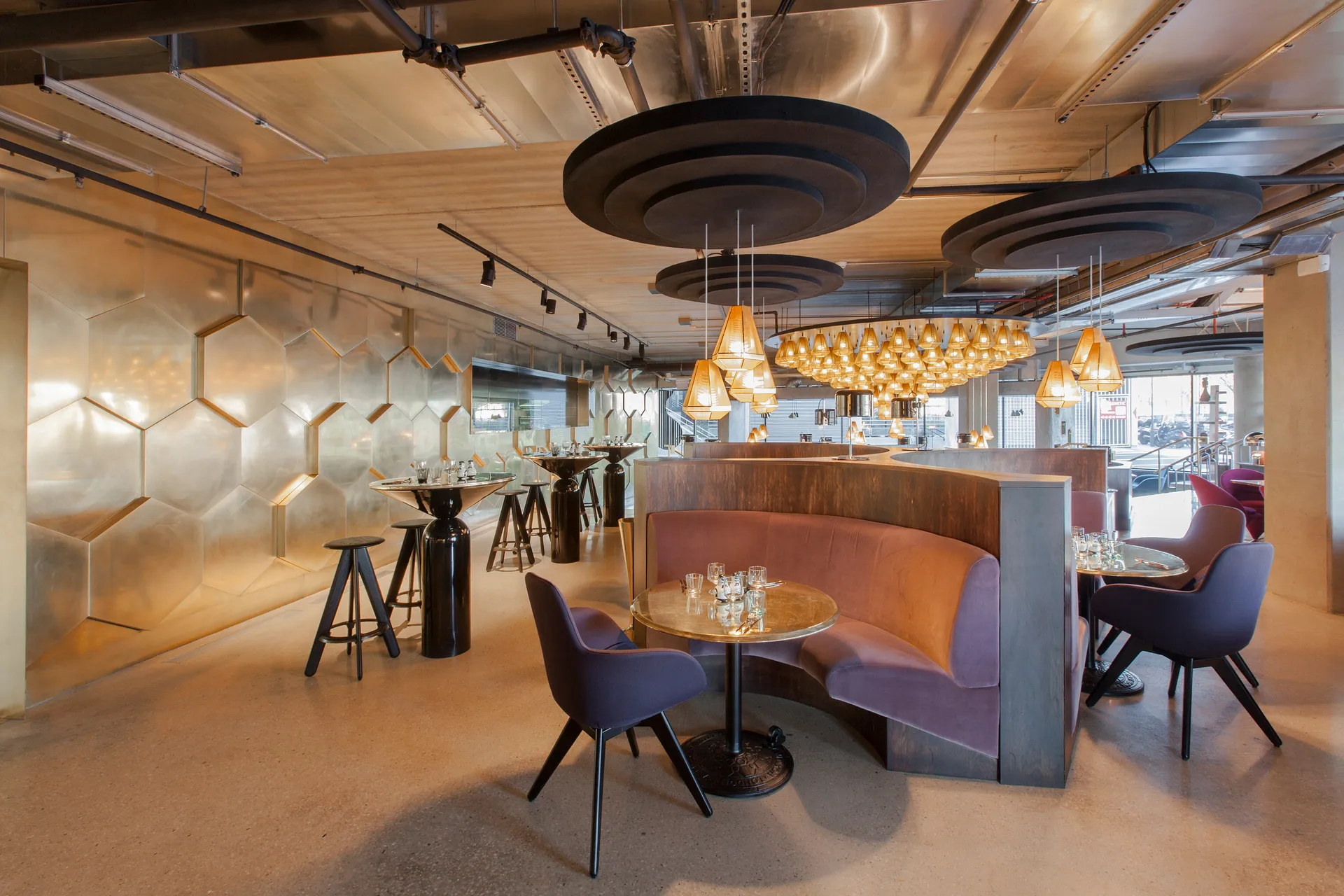 Σκαμπό μπαρ Slab 76 εκ., Black oak Tom Dixon