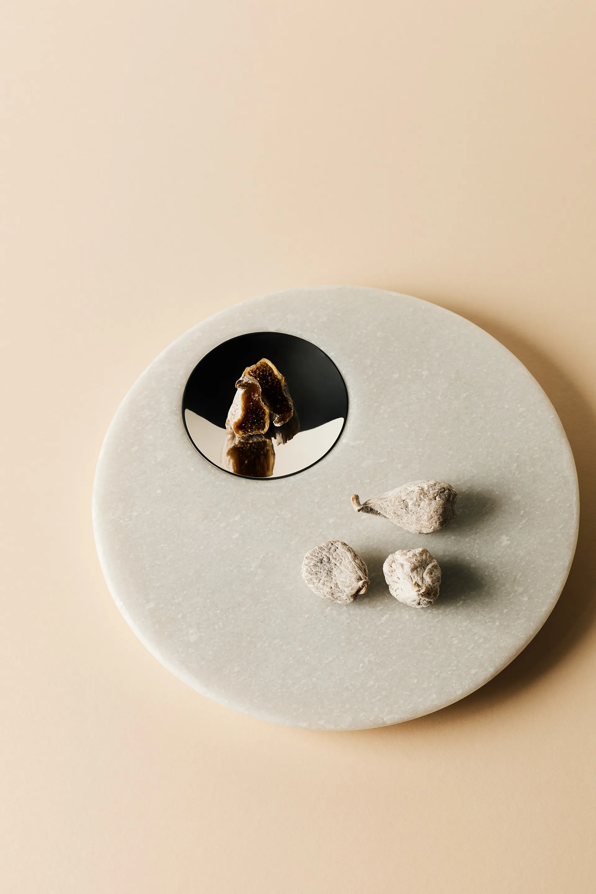 Stone δίσκος σερβιρίσματος Ø22 cm, White marble-silver Tom Dixon