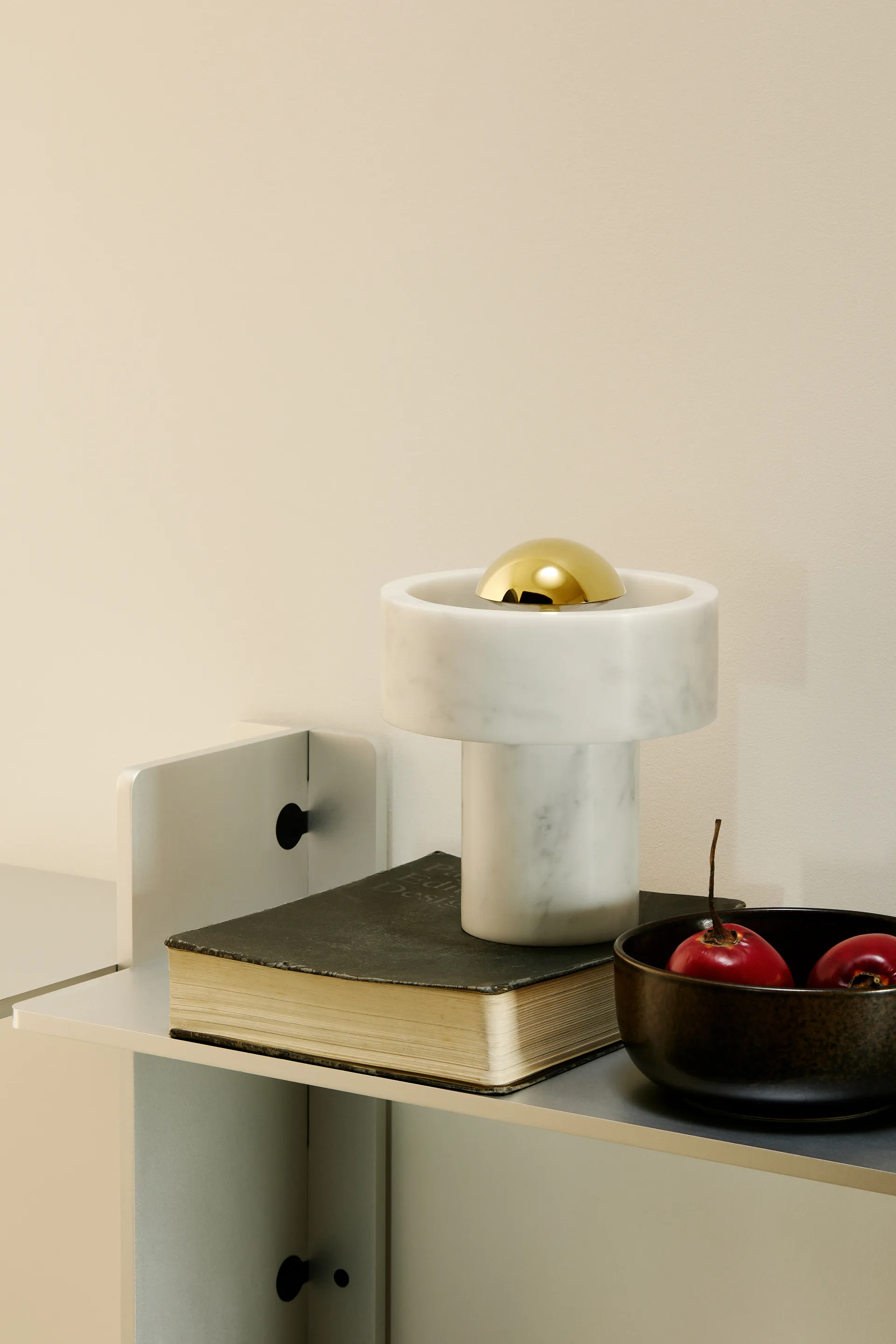 Stone φορητό επιτραπέζιο φωτιστικό LED 28 cm, Marble-gold Tom Dixon
