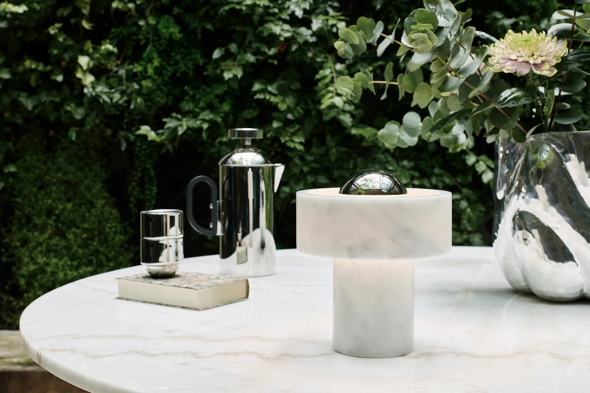 Stone φορητό επιτραπέζιο φωτιστικό LED 28 cm, Marble-silver Tom Dixon