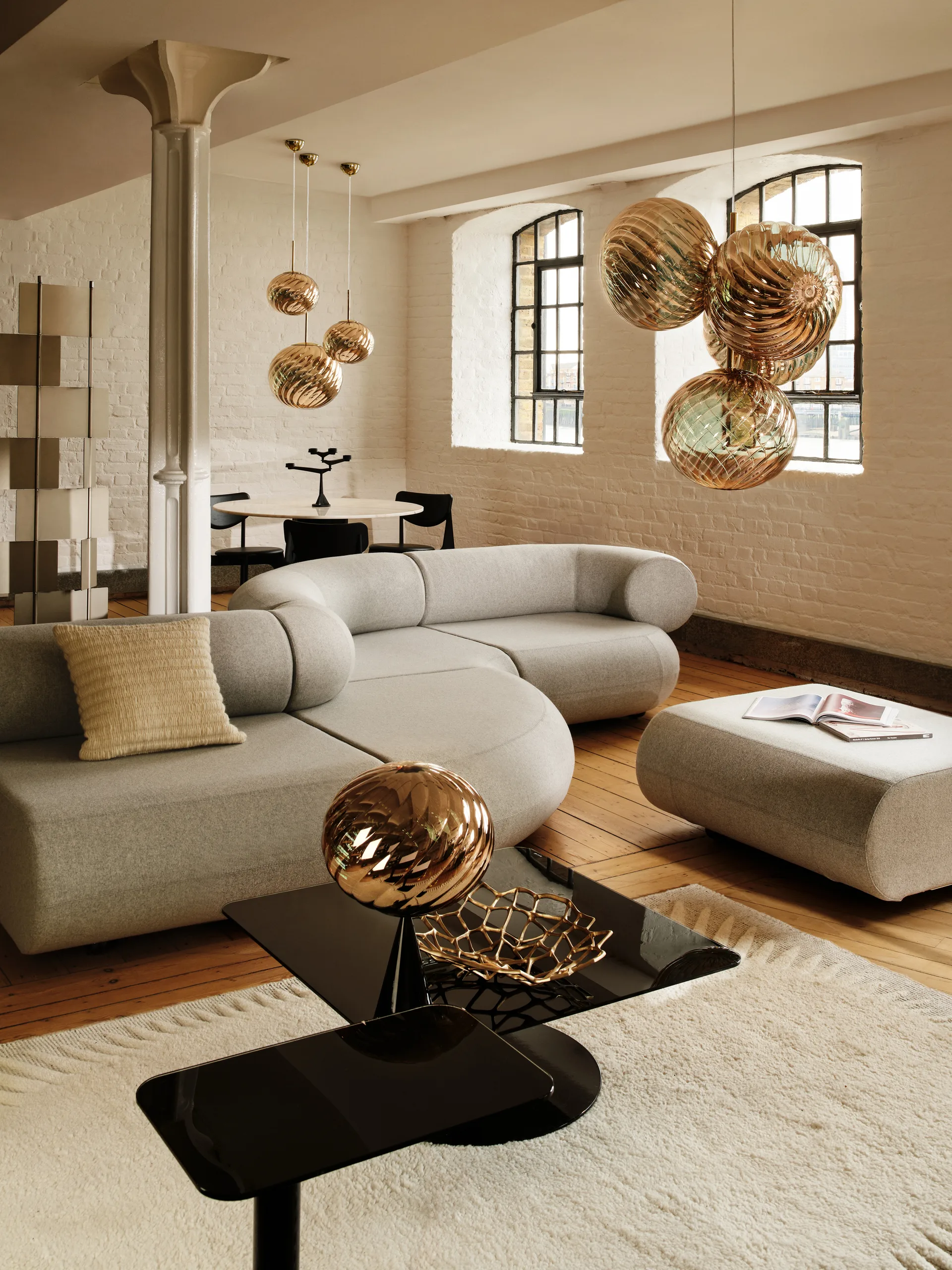 Whirl cone fat επιτραπέζιο φωτιστικό, Gold-black Tom Dixon