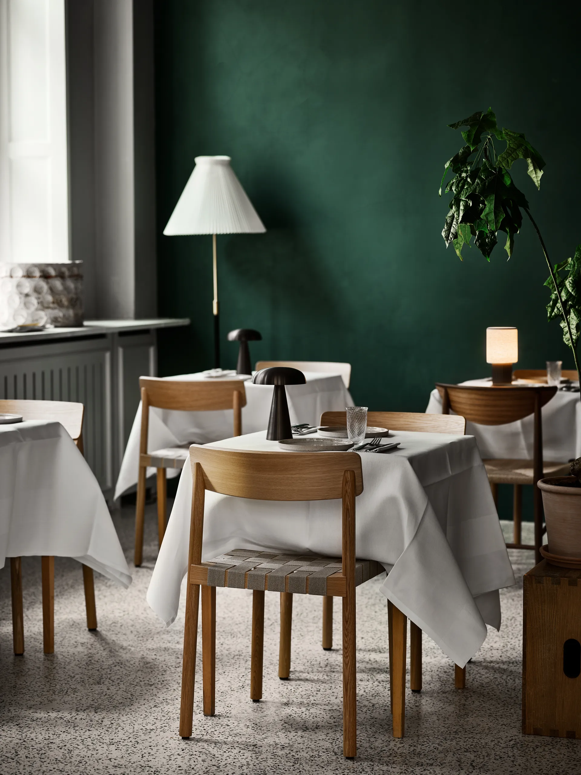 Καρέκλα Betty TK1, Δρυς, κάθισμα με φυσική πλεκτή λινάτσα &Tradition