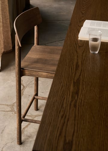 Betty TK13 Counter Chair μπαρ καρέκλα 65 cm - καπνιστή δρυς - &Tradition