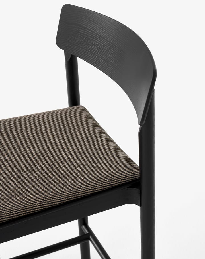 Betty TK14 Counter Chair μπαρ καρέκλα 65 cm, Fuse 0351-μαύρη λουστραρισμένη φράξος &Tradition