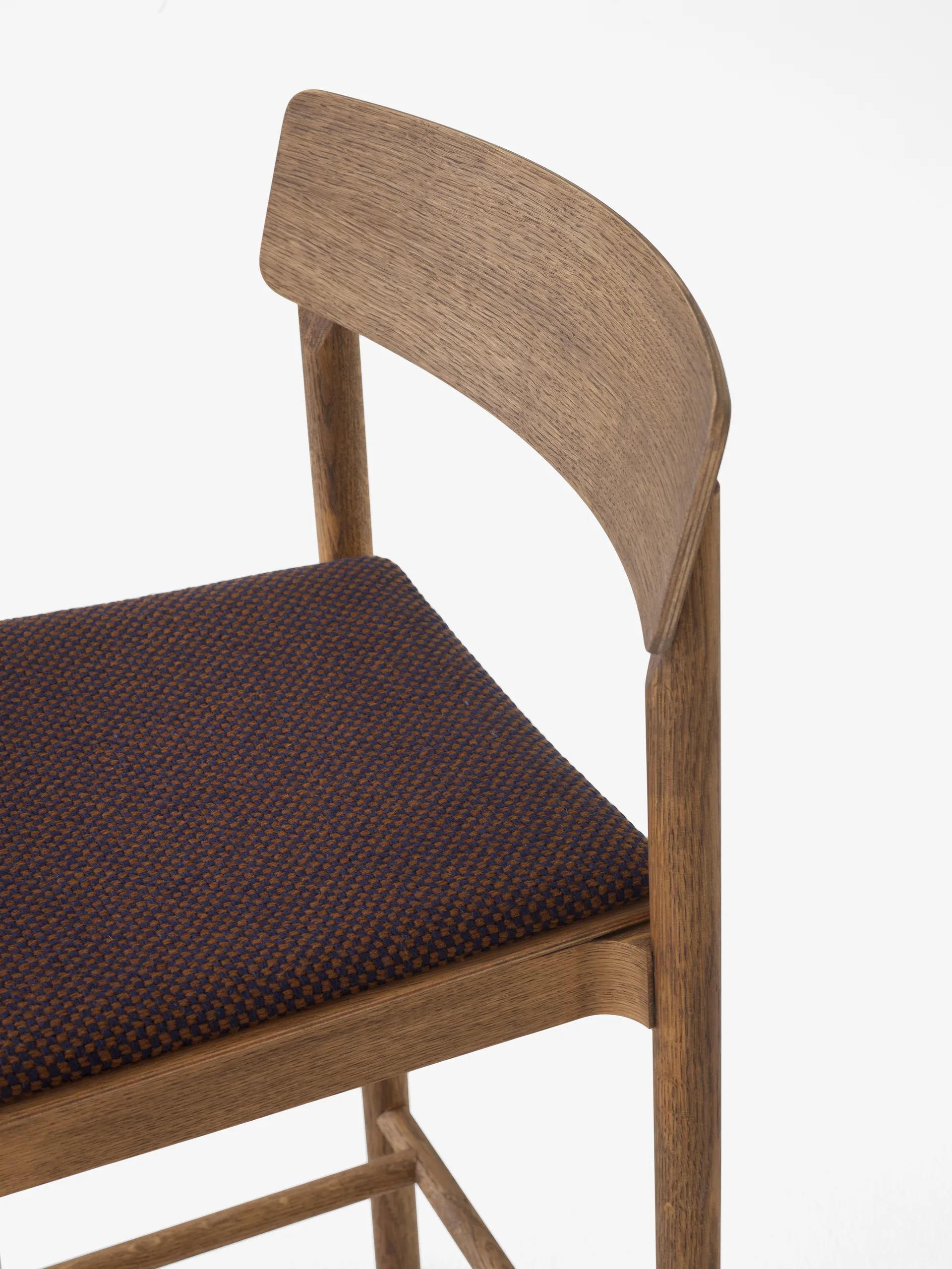 Betty TK14 Counter Chair μπαρ καρέκλα 65 cm, Sisu 0785-καπνιστή δρυς &Tradition