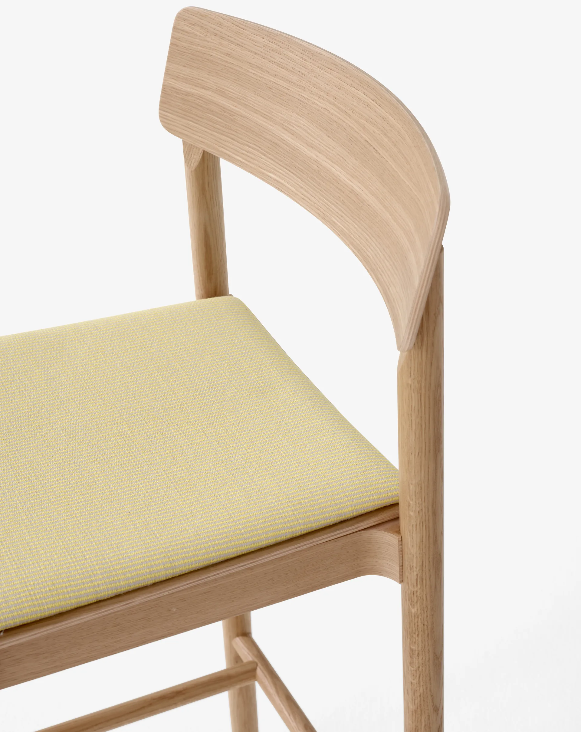 Betty TK17 Bar Chair μπαρ καρέκλα 75 cm, Fuse 0421-λουστραρισμένη δρυς &Tradition