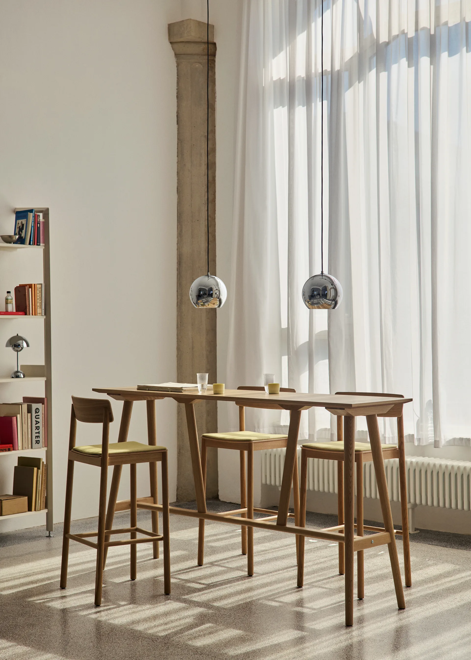 Betty TK17 Bar Chair μπαρ καρέκλα 75 cm, Fuse 0421-λουστραρισμένη δρυς &Tradition