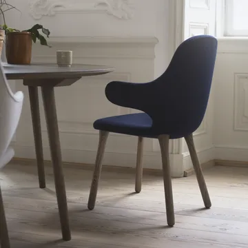 Καρέκλα Catch JH1 - Balder 782 dark blue-μαύρο δρυς - &Tradition