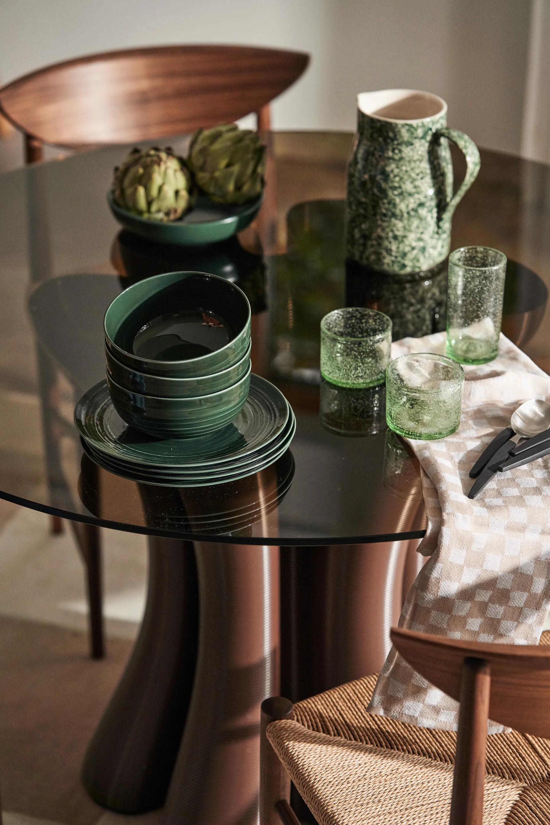 Drawn καρέκλα HM3, Καρυδιά &Tradition