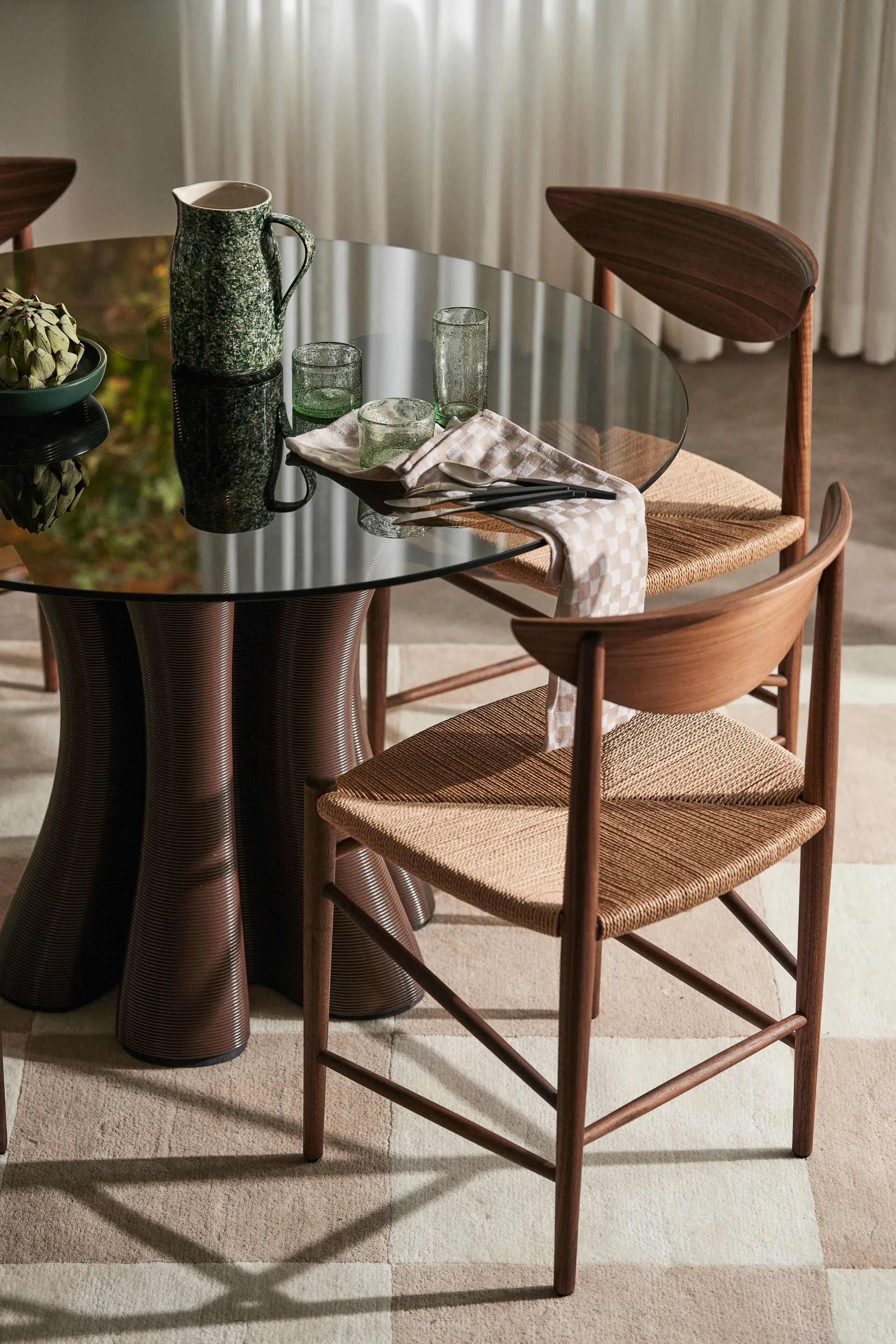 Drawn καρέκλα HM3, Καρυδιά &Tradition