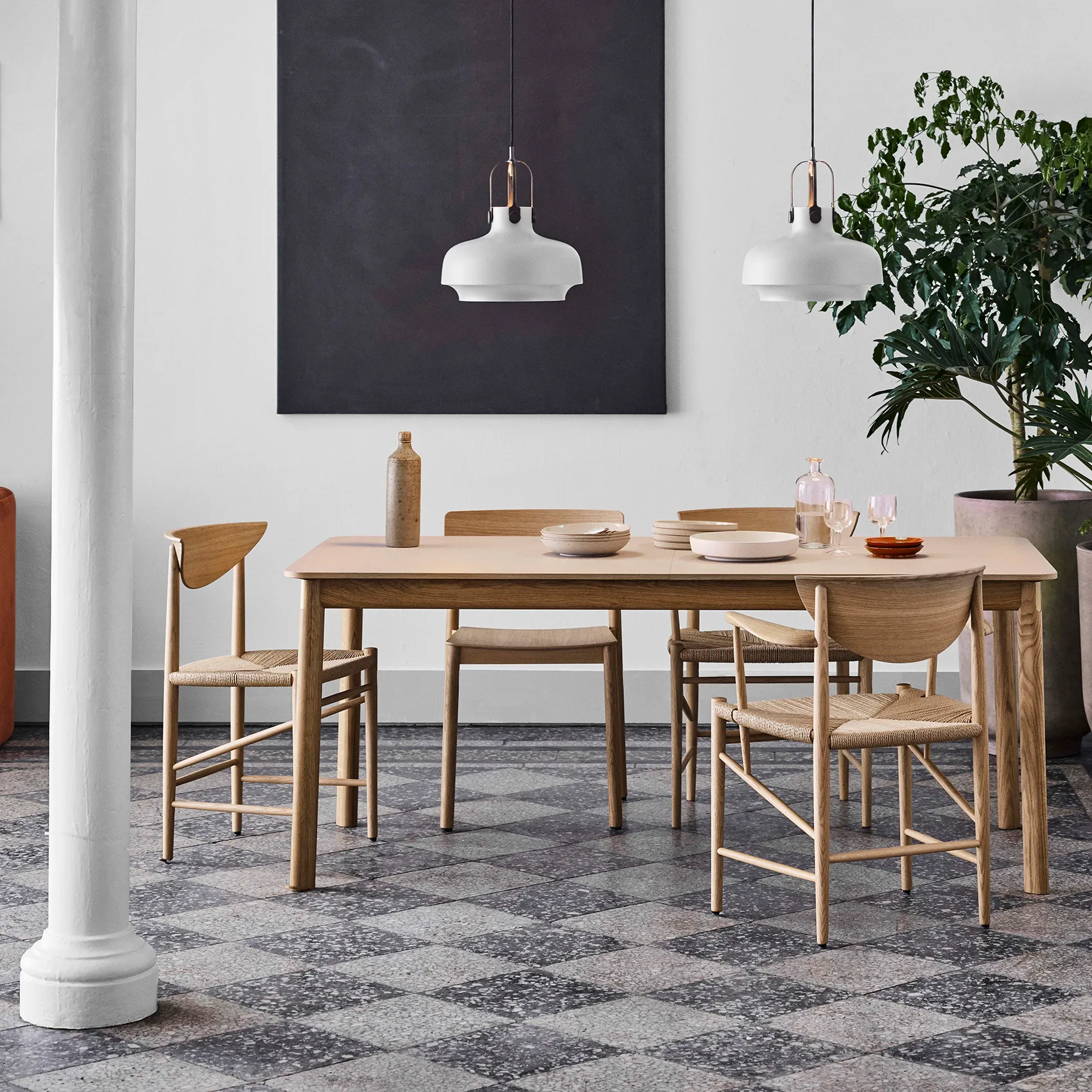 Drawn καρέκλα HM4 με υποβραχιόνιο, λαδωμένη δρυς &Tradition