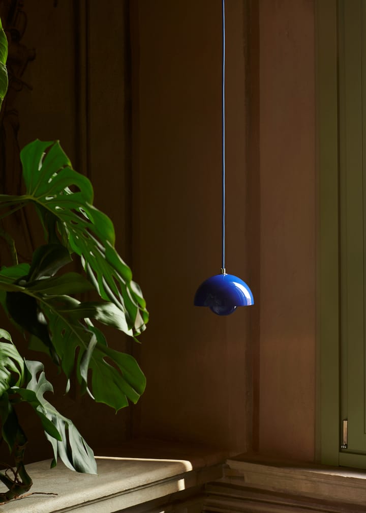 Flowerpot VP10 κρεμαστό φωτιστικό, Cobalt blue &Tradition