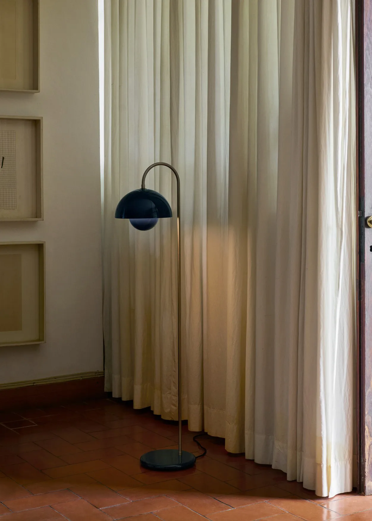 Flowerpot VP12 φωτιστικό δαπέδου, Steel blue &Tradition